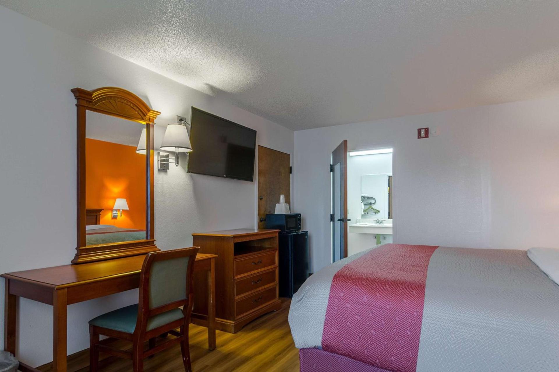 Motel 6 Waycross photo 11