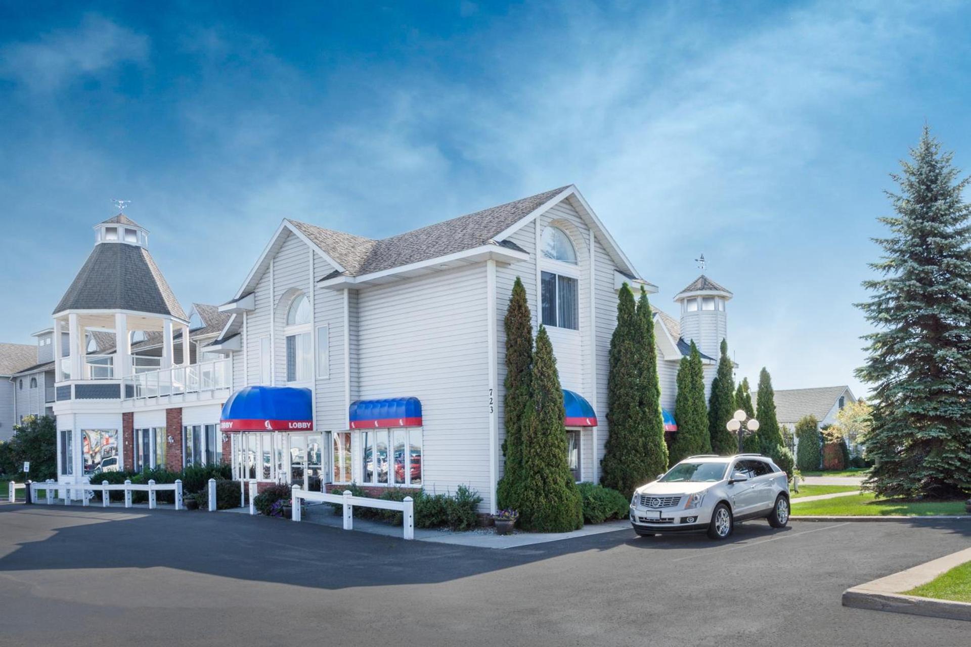 Ramada by Wyndham Mackinaw City Waterfront photo 3