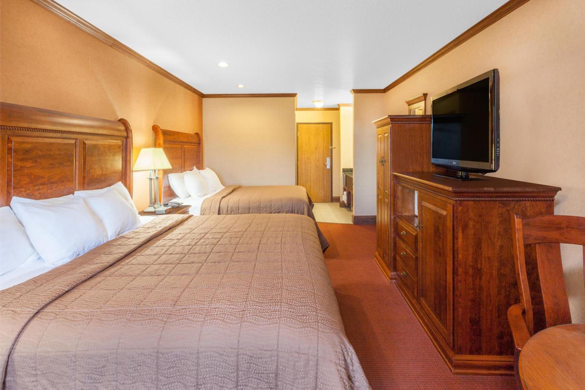 Ramada by Wyndham Mackinaw City Waterfront photo 7