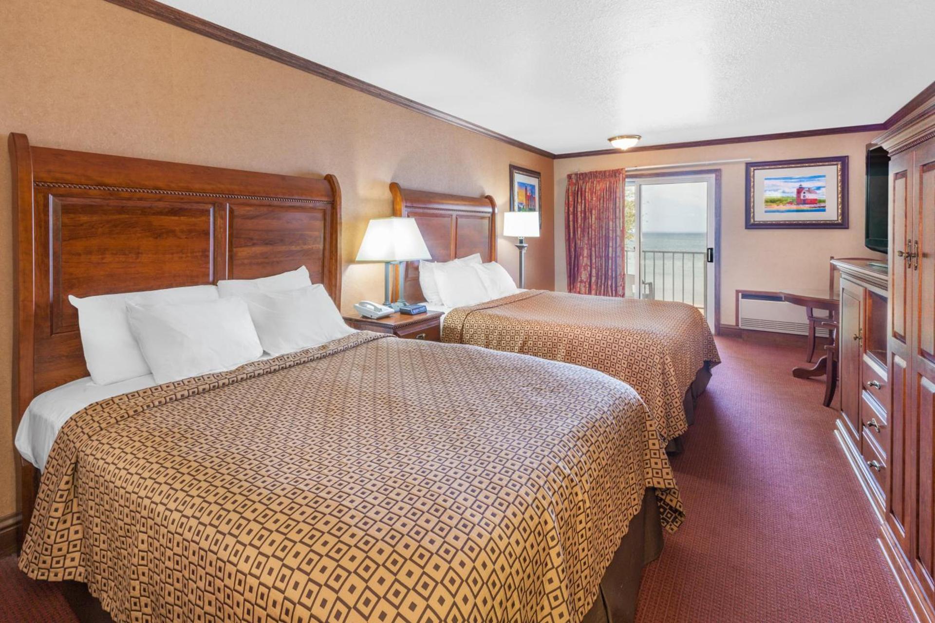 Ramada by Wyndham Mackinaw City Waterfront photo 17
