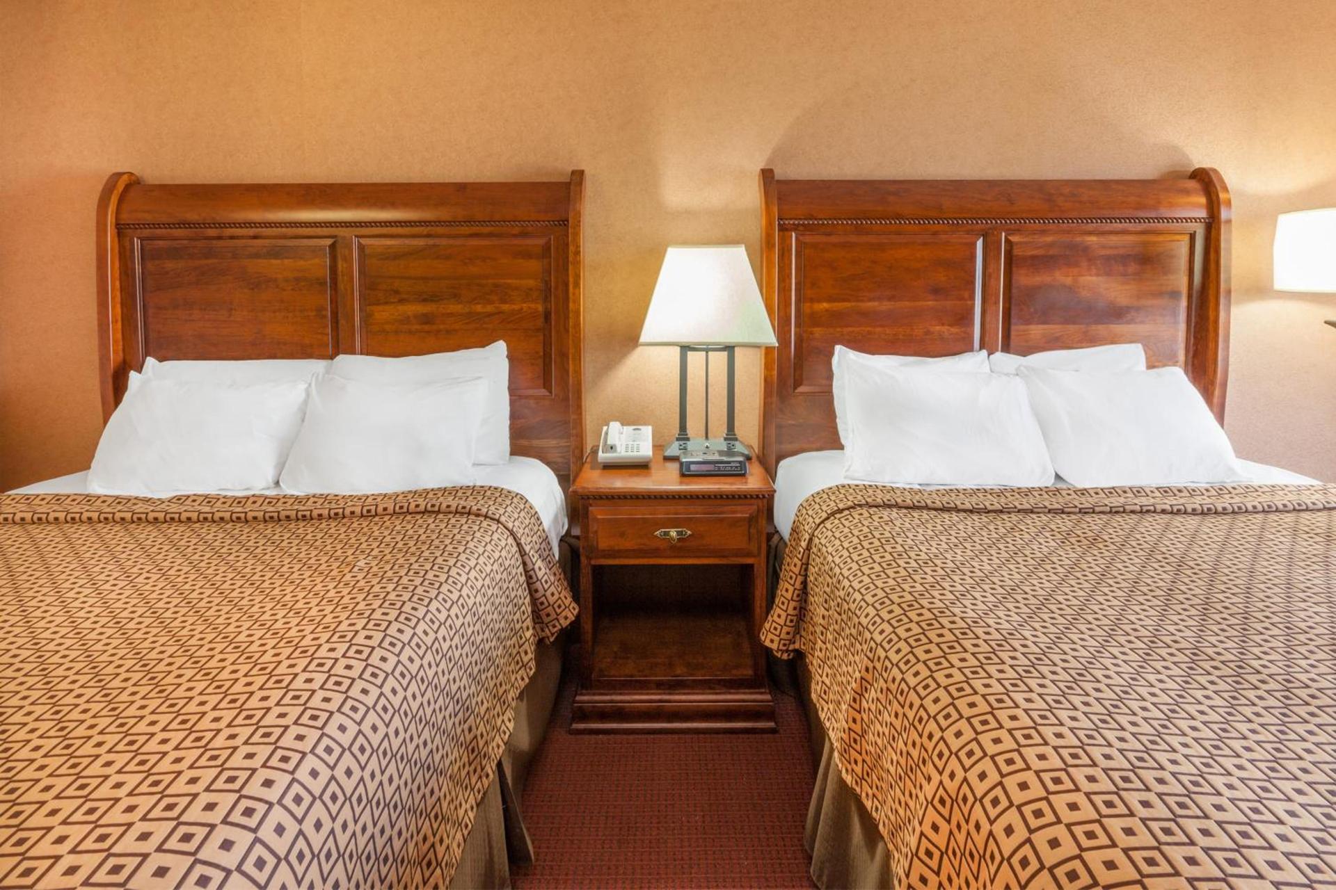 Ramada by Wyndham Mackinaw City Waterfront photo 15