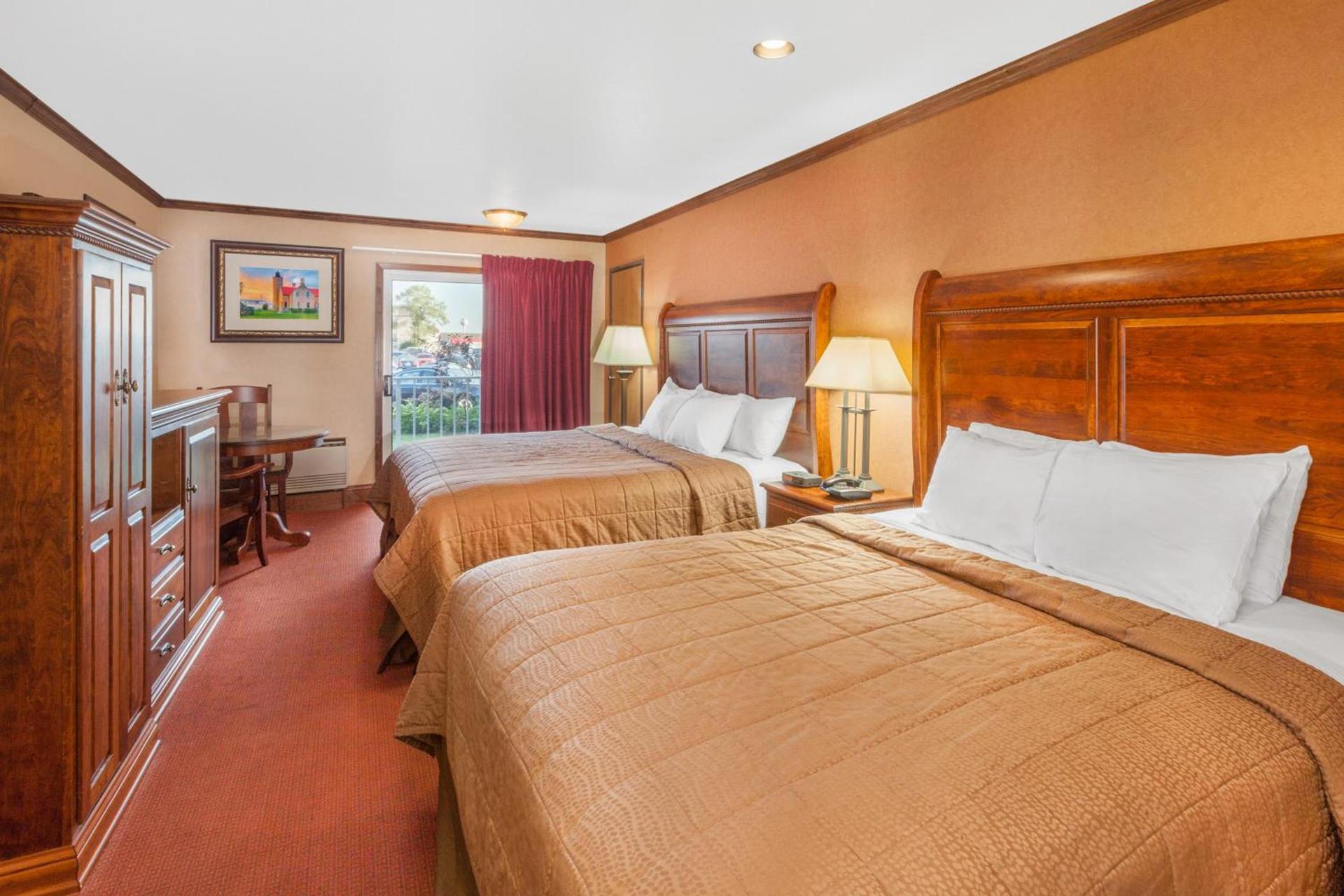 Ramada by Wyndham Mackinaw City Waterfront photo 14