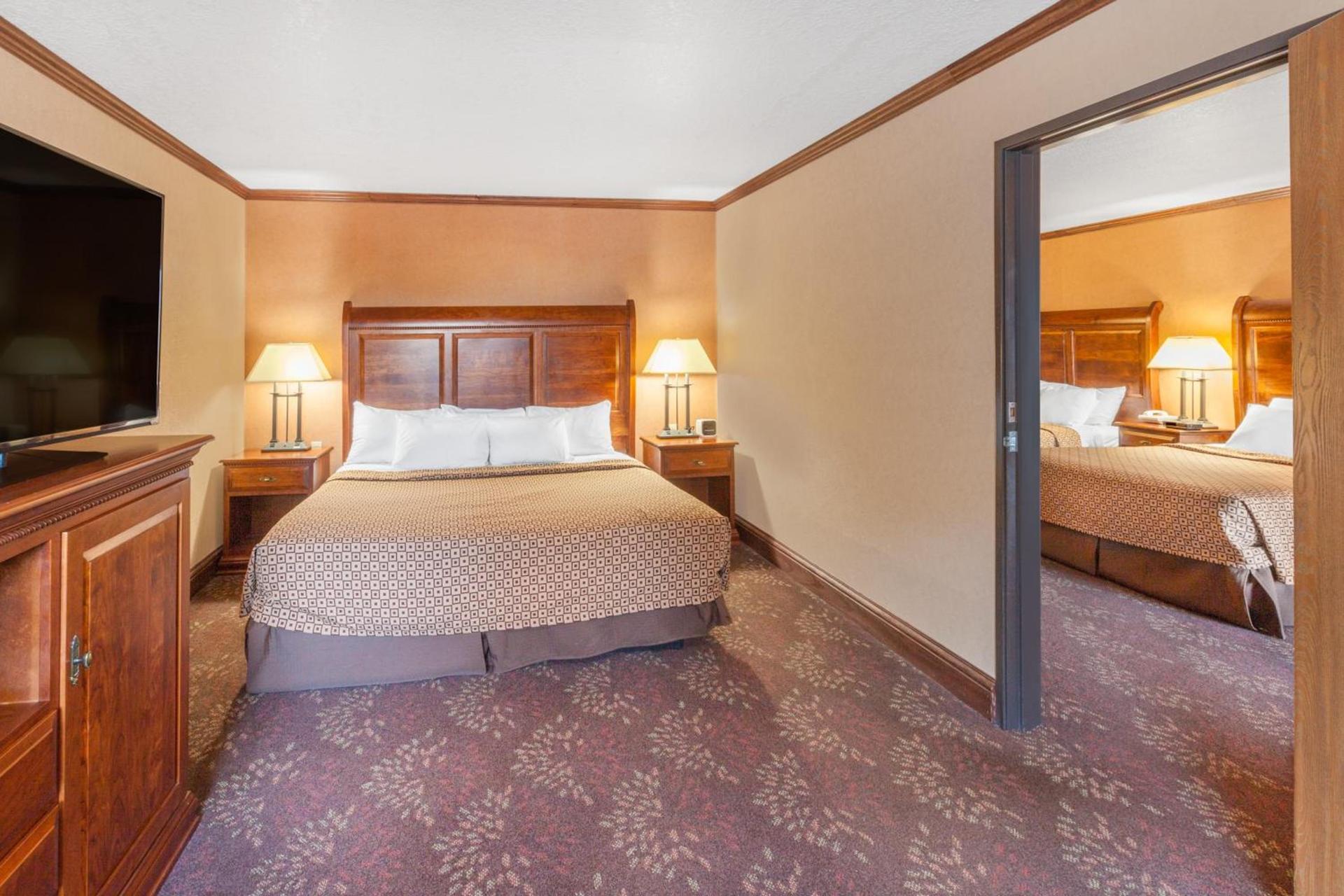 Ramada by Wyndham Mackinaw City Waterfront photo 11