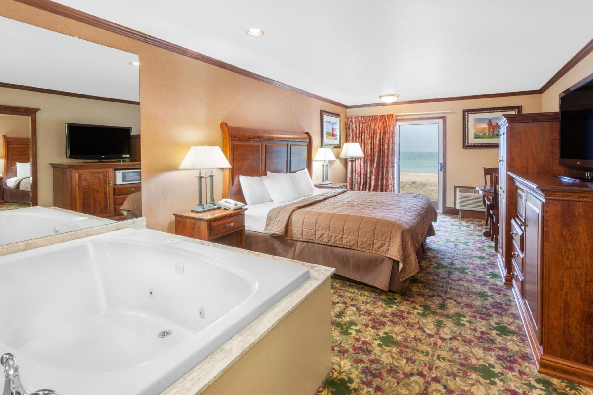 Ramada by Wyndham Mackinaw City Waterfront photo 8