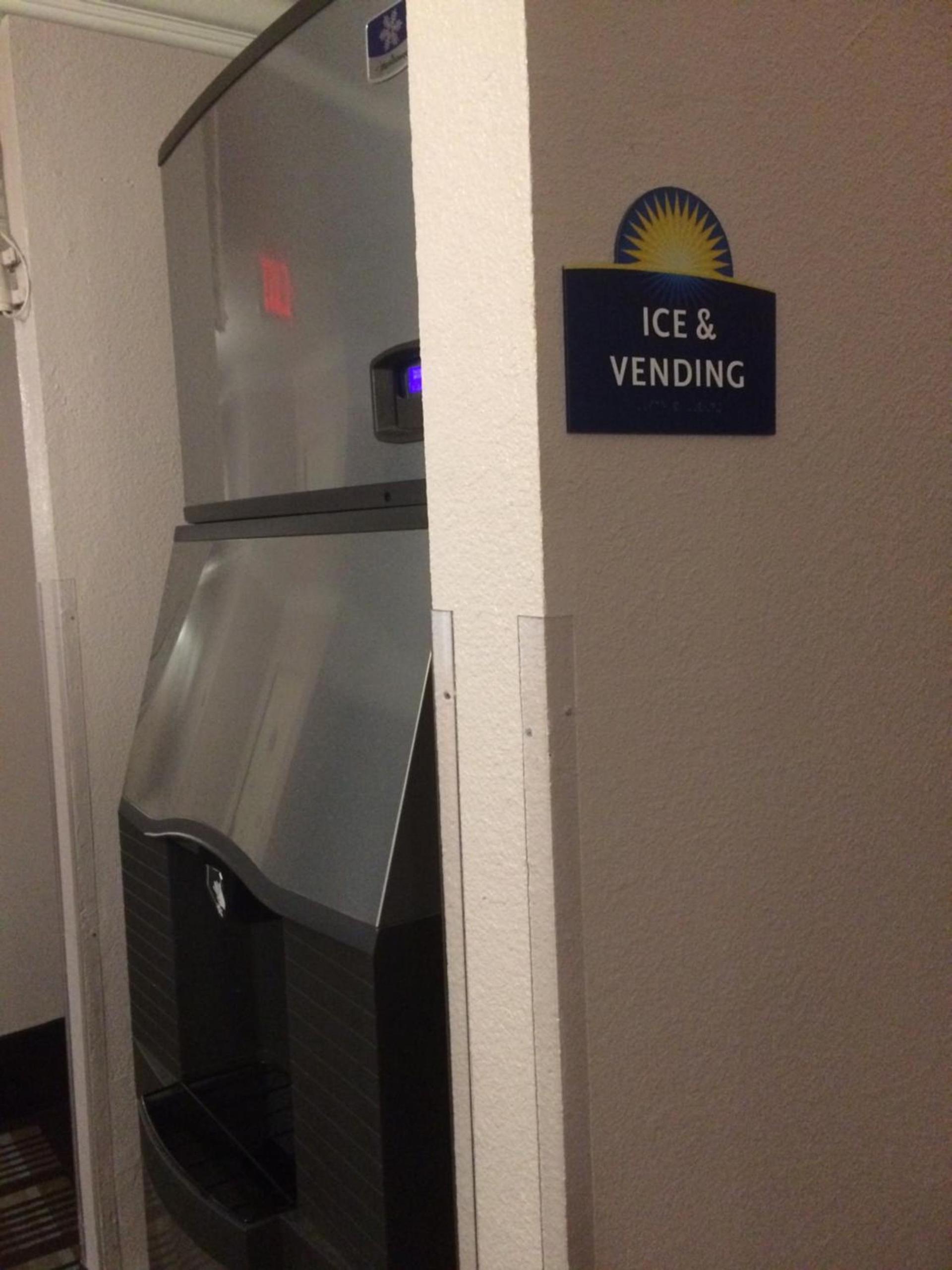 Days Inn by Wyndham Indio photo 20