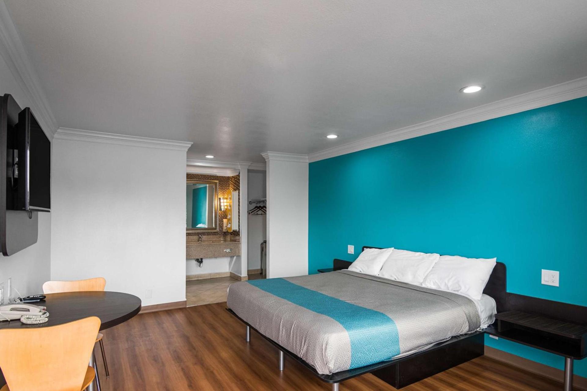 Motel 6-Norwalk, CA photo 12