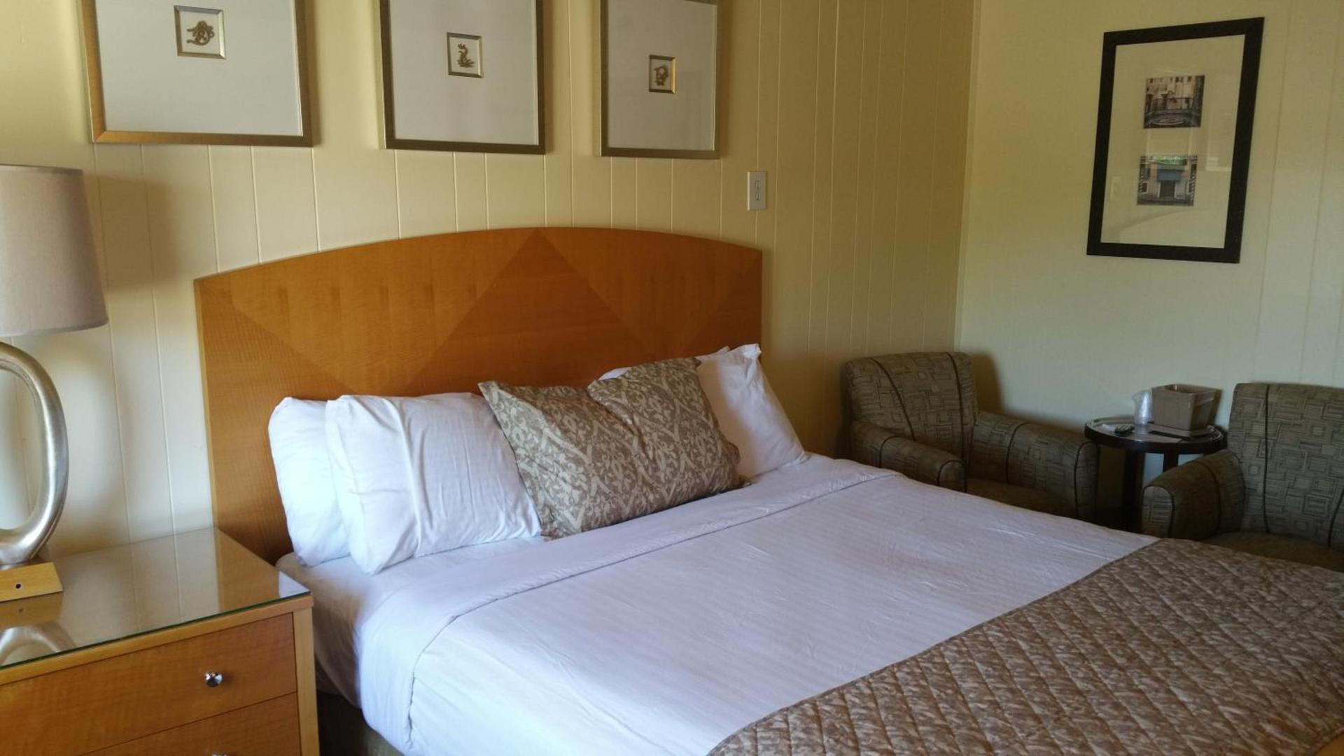 The Amethyst Beach Motel photo 26