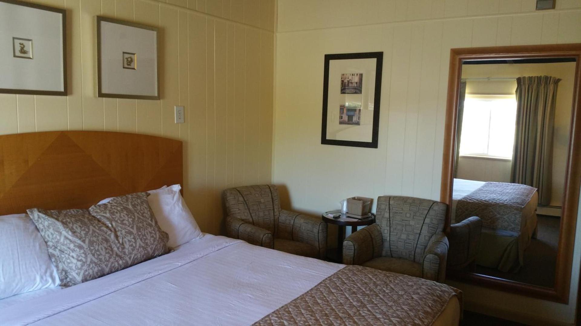 The Amethyst Beach Motel photo 40