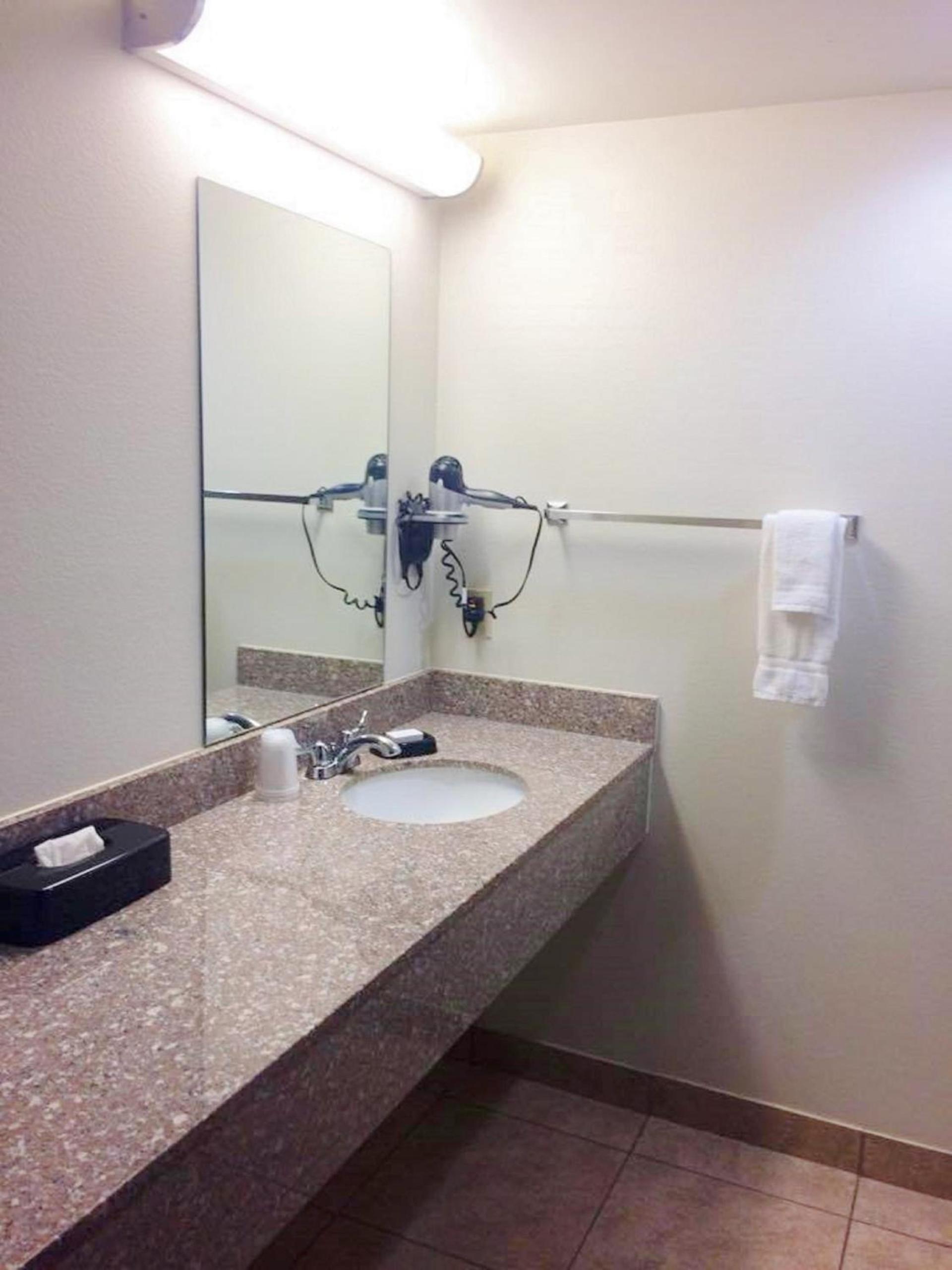 Crystal Springs Inn and Suites photo 28