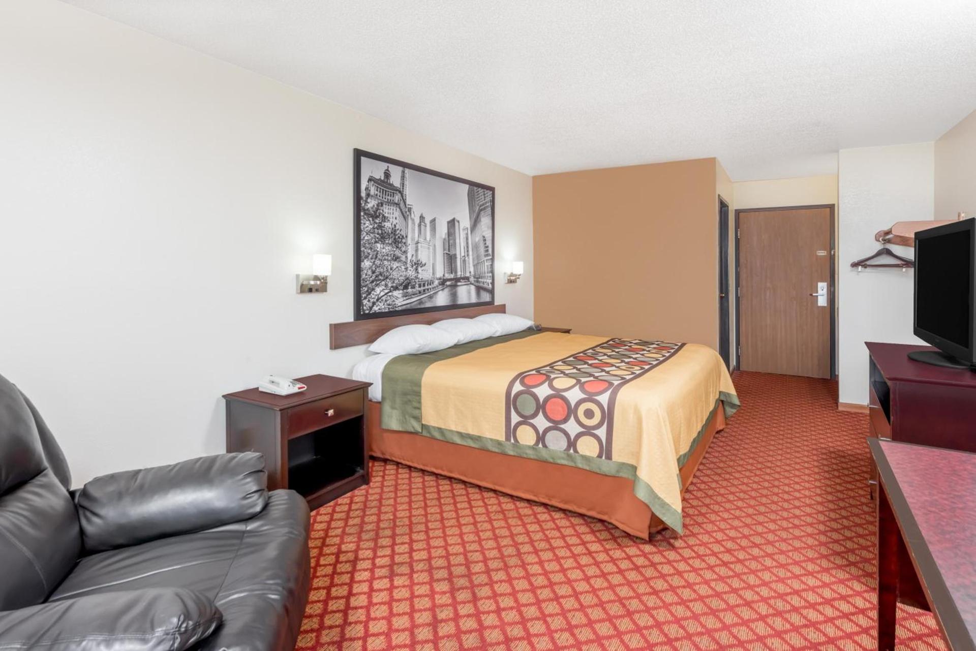 Super 8 by Wyndham Marshall photo 20