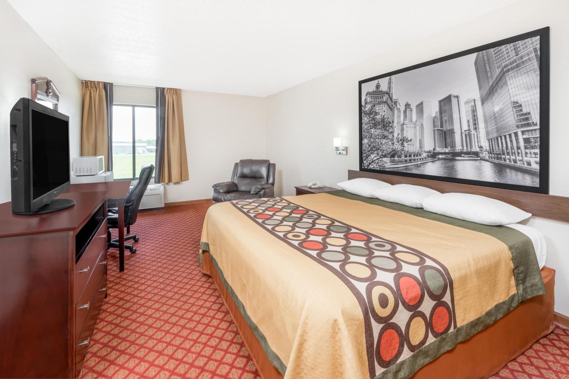 Super 8 by Wyndham Marshall photo 21