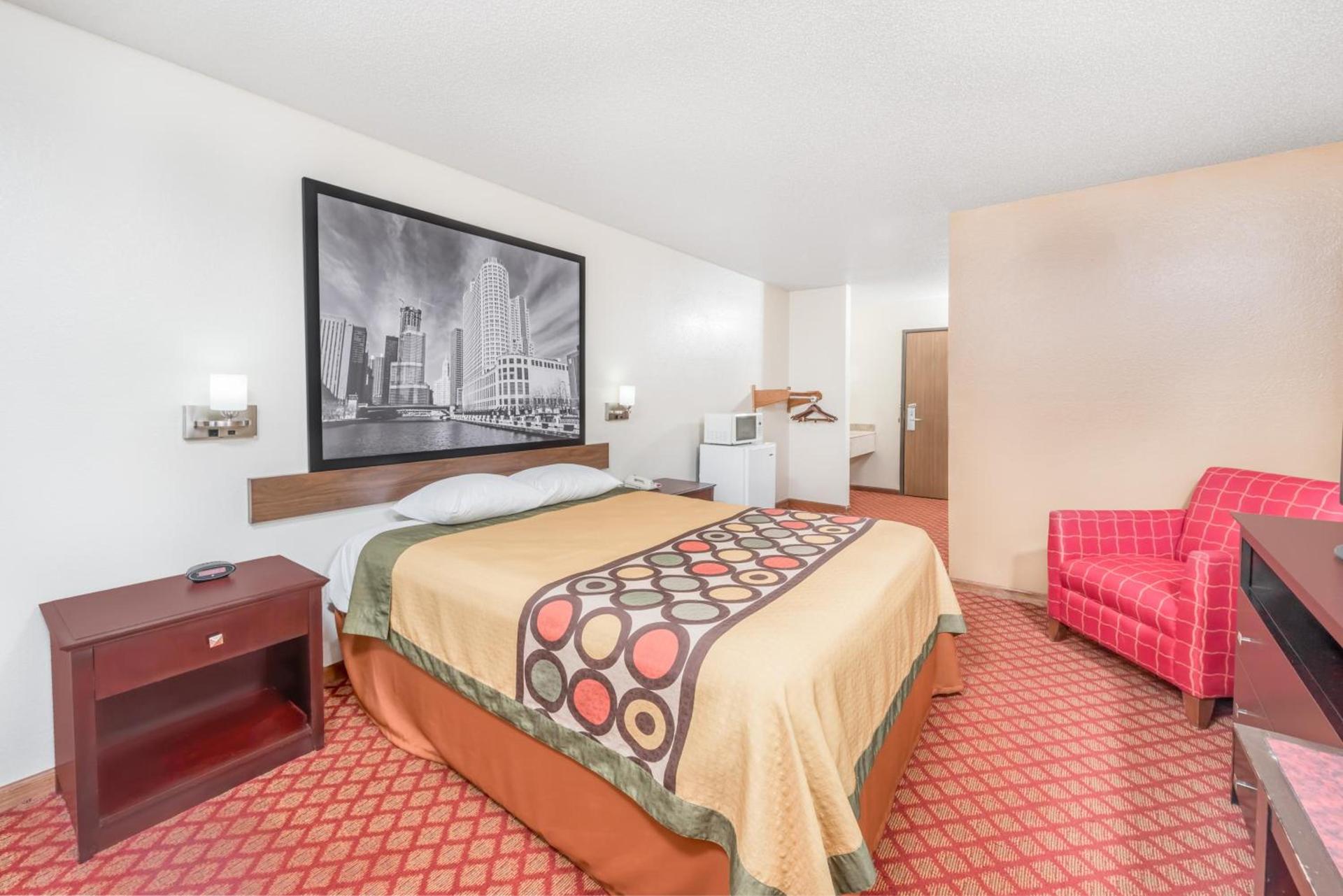 Super 8 by Wyndham Marshall photo 24