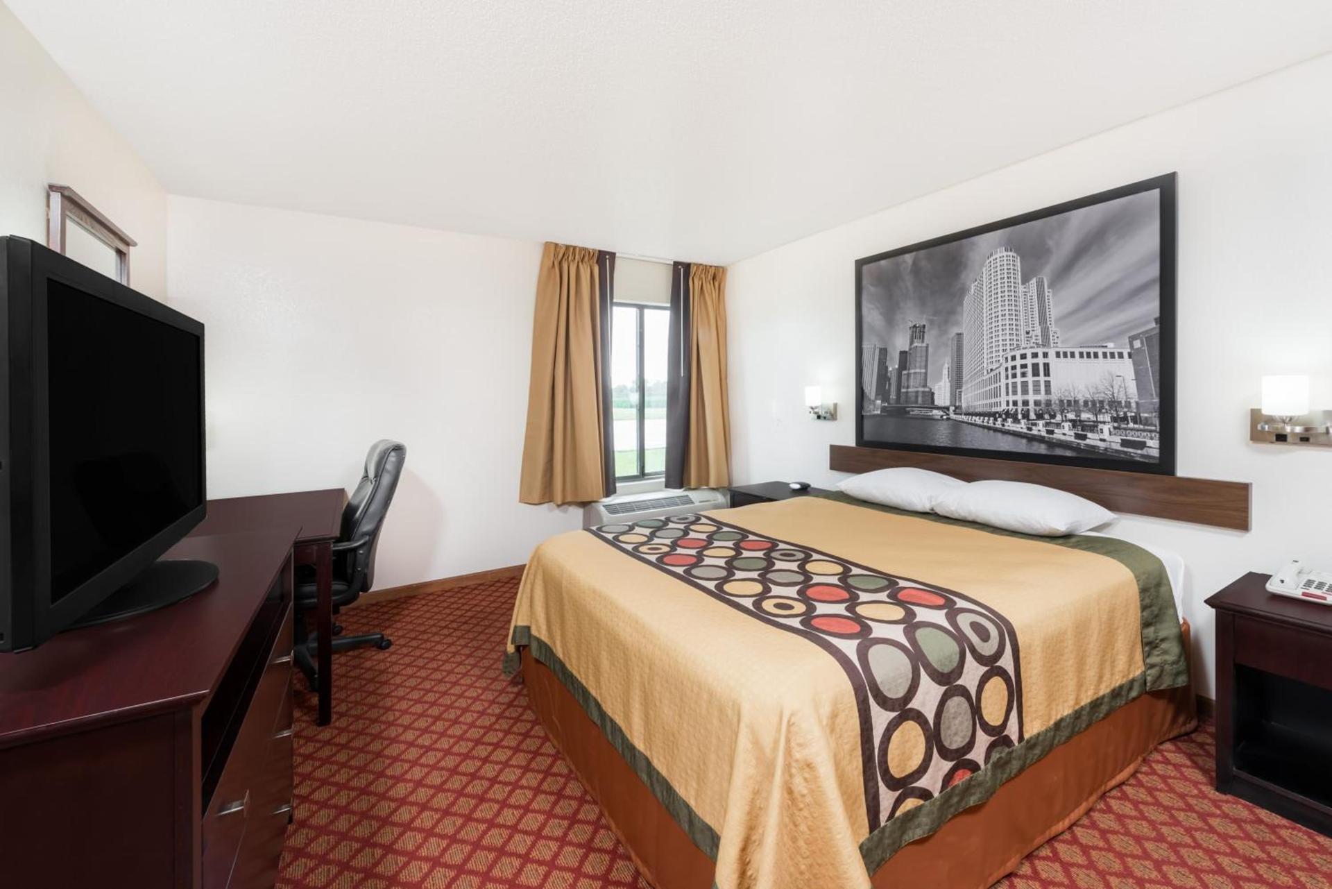 Super 8 by Wyndham Marshall photo 25