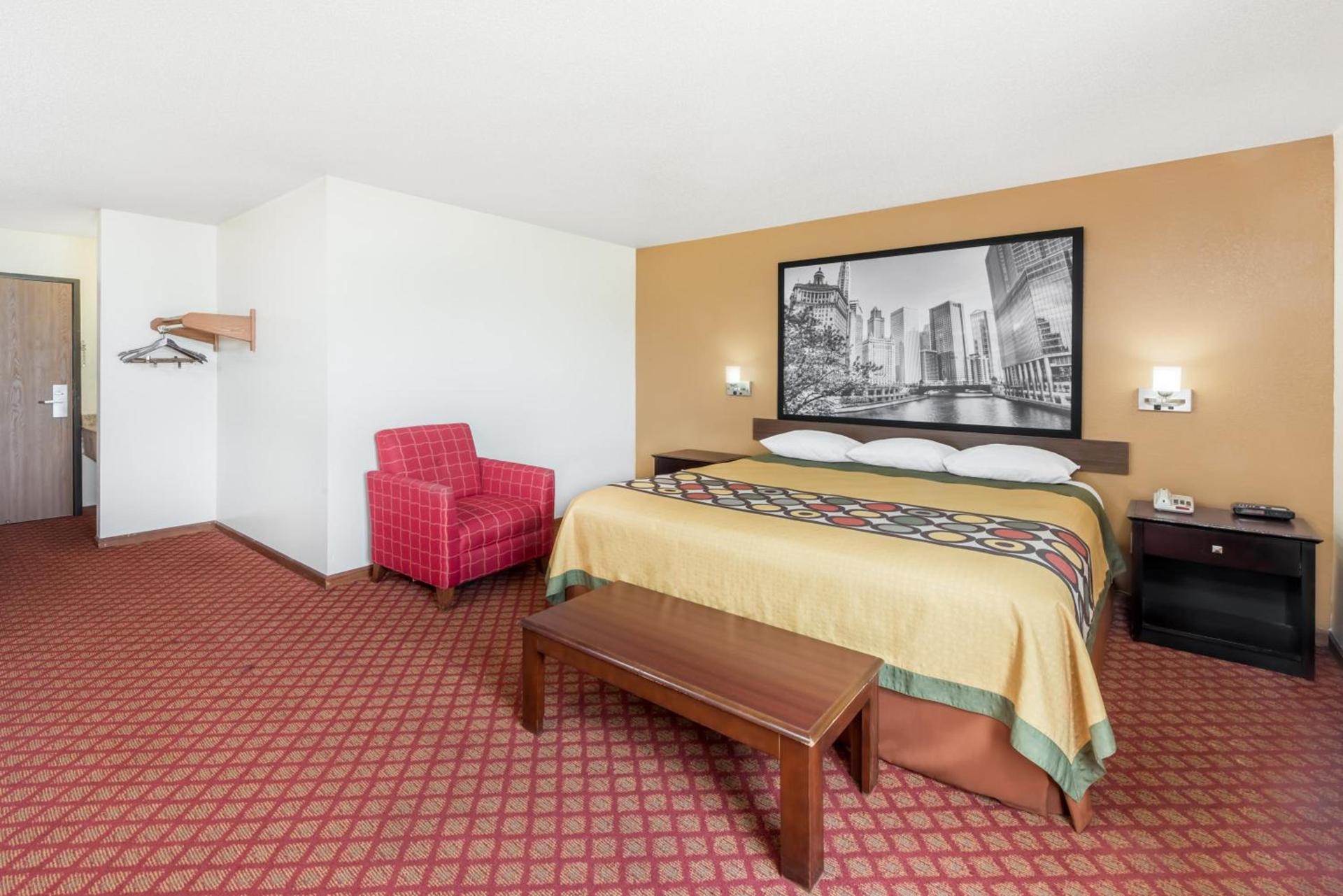 Super 8 by Wyndham Marshall photo 28