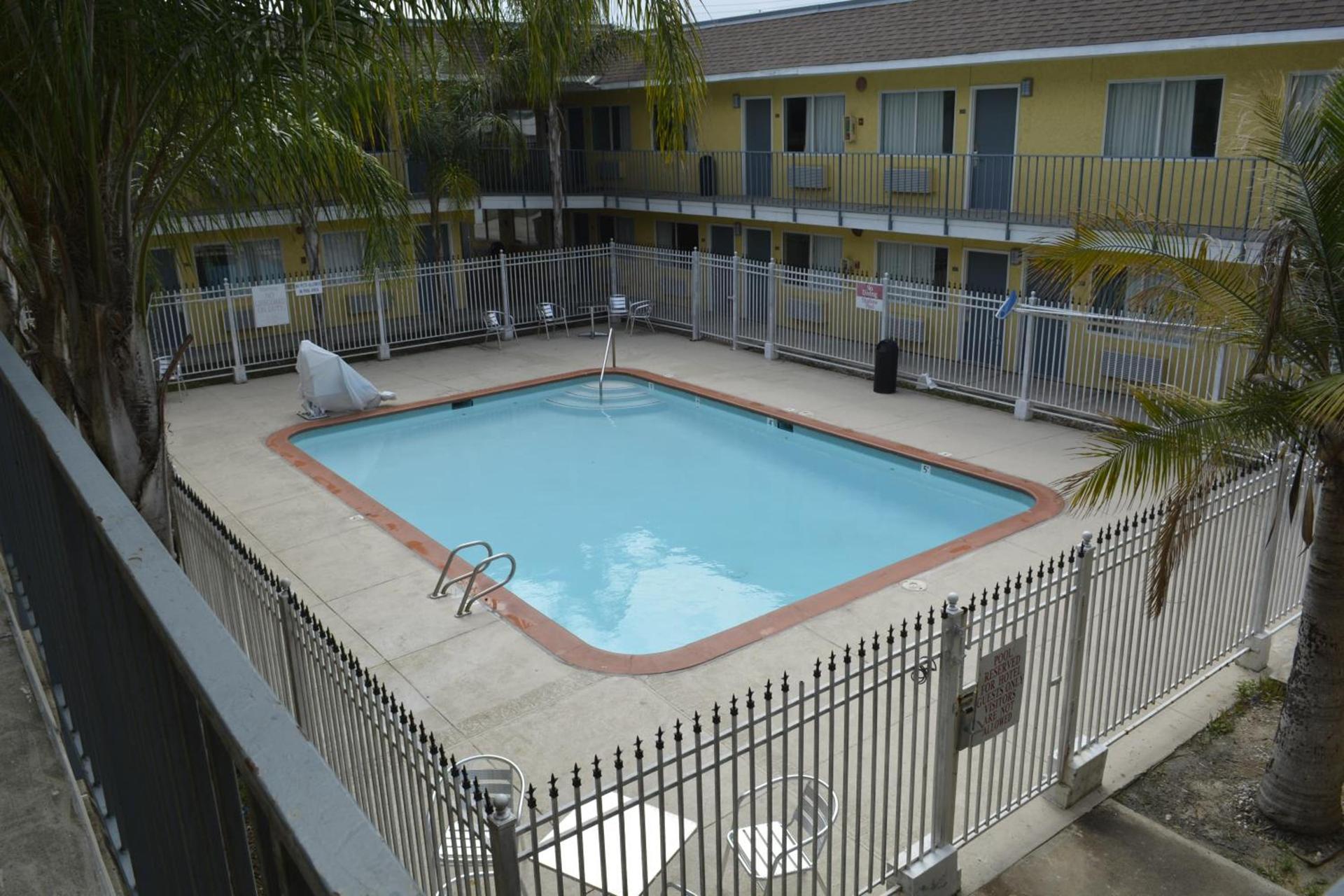 Americas Best Value Inn and Suites Groves photo 4