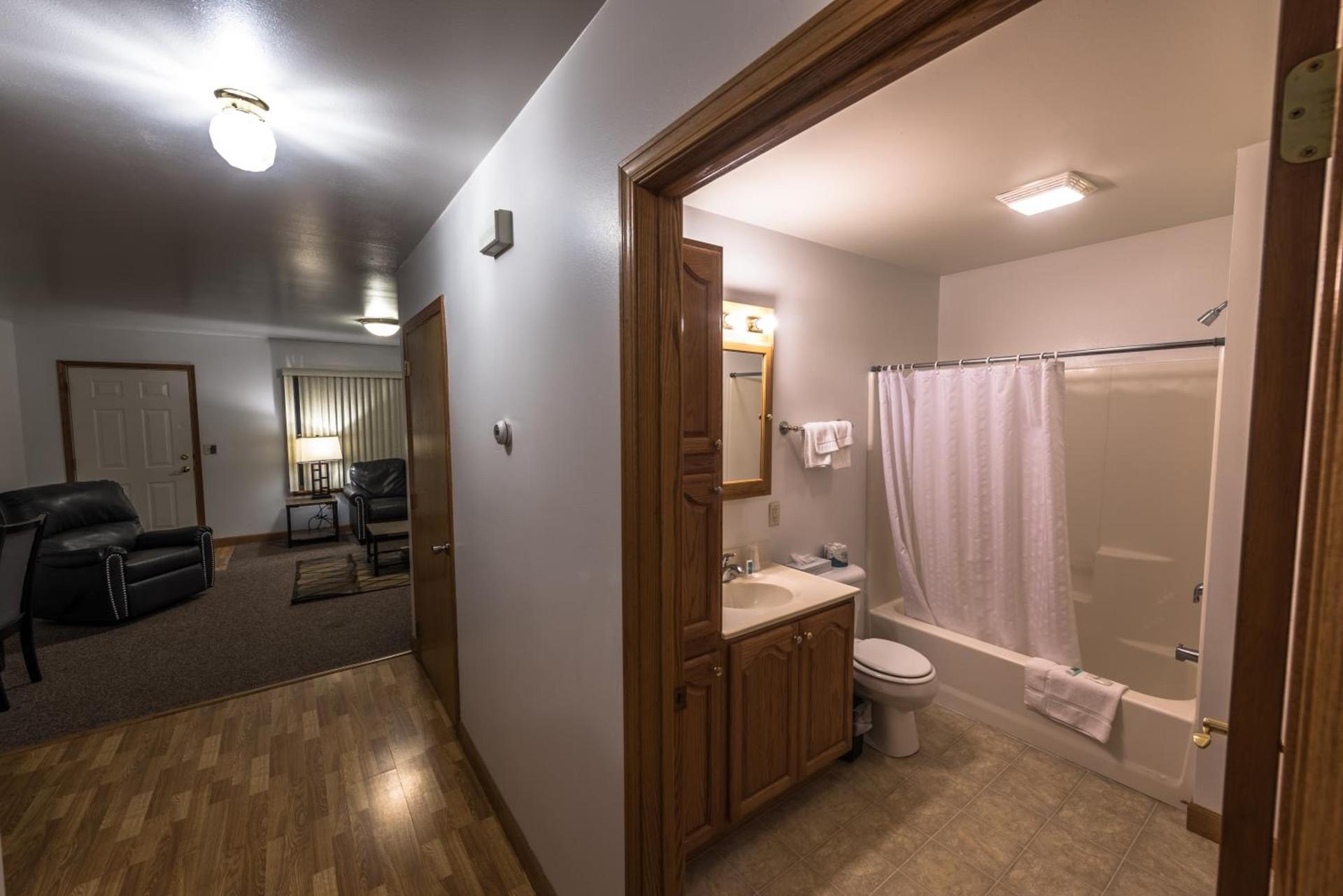 Draft Horse Inn and Suites photo 7