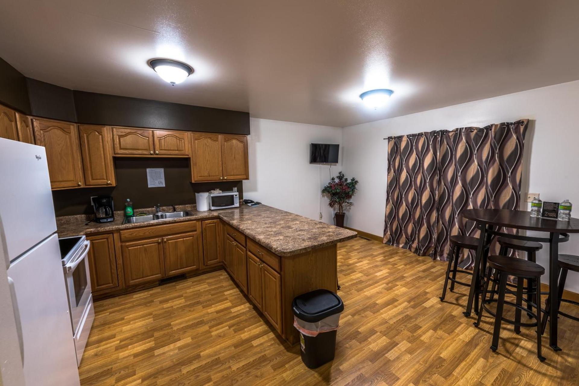 Draft Horse Inn and Suites photo 8
