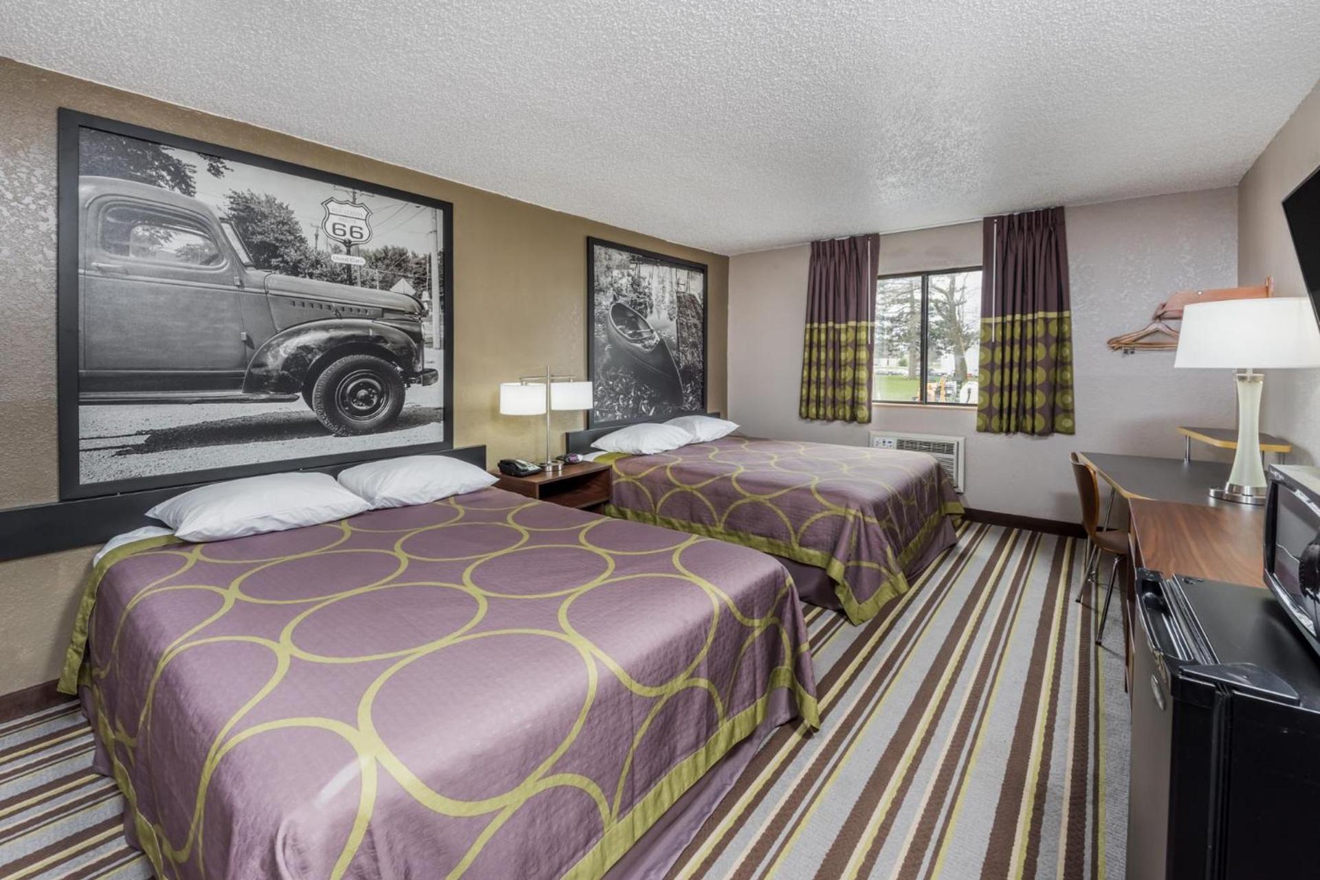 Super 8 by Wyndham Bloomington Normal photo 11