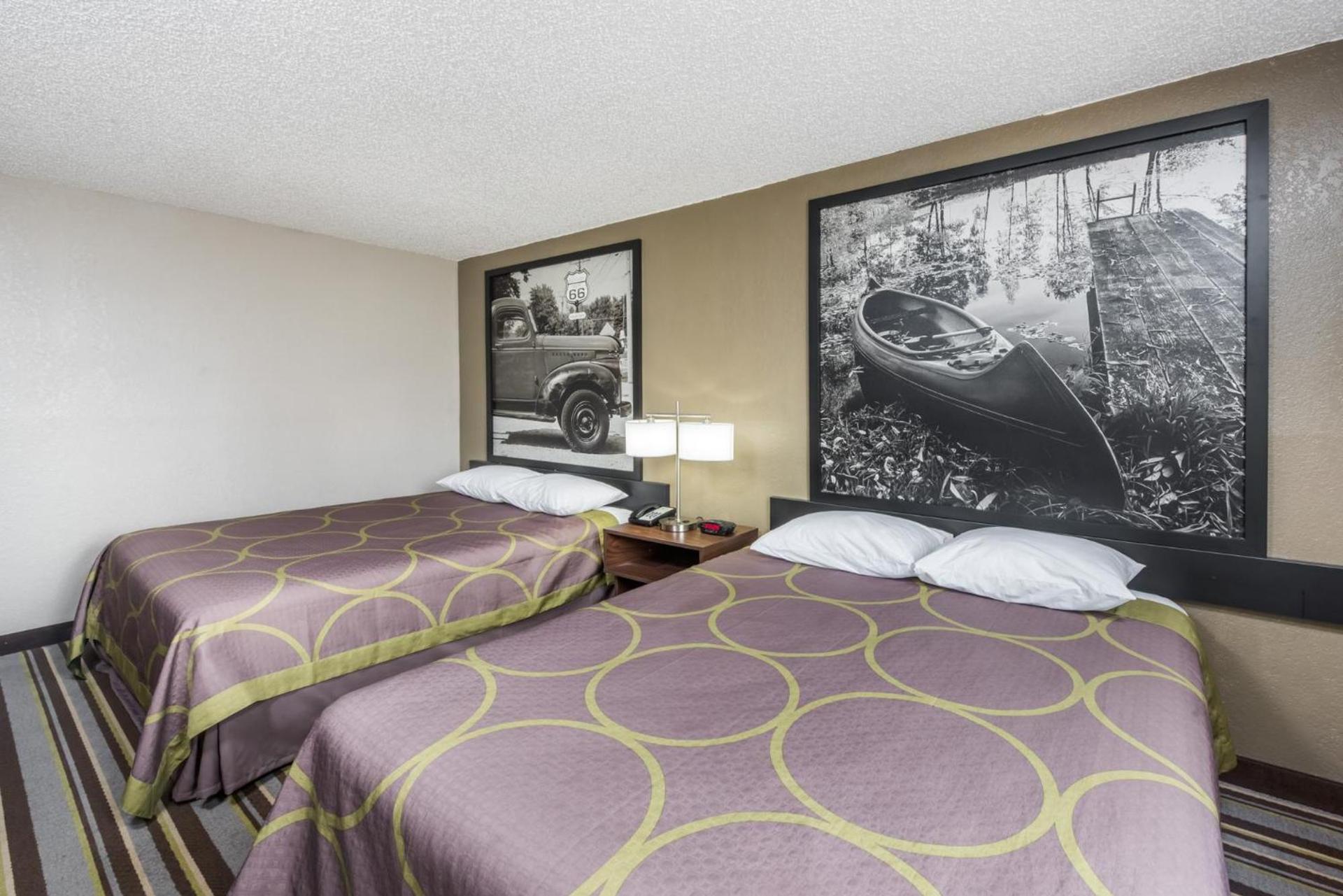 Super 8 by Wyndham Bloomington Normal photo 10