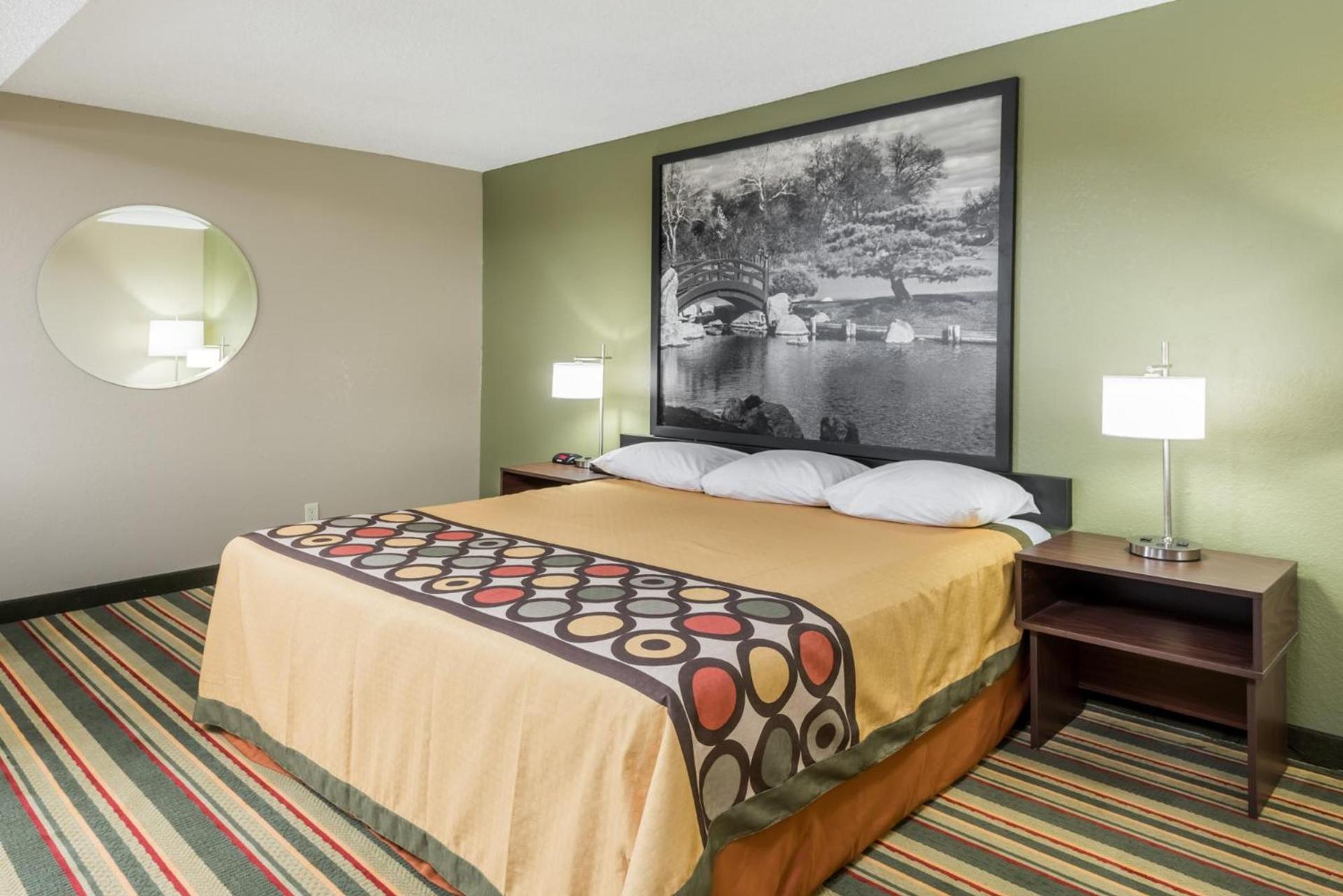 Super 8 by Wyndham Bloomington Normal photo 5