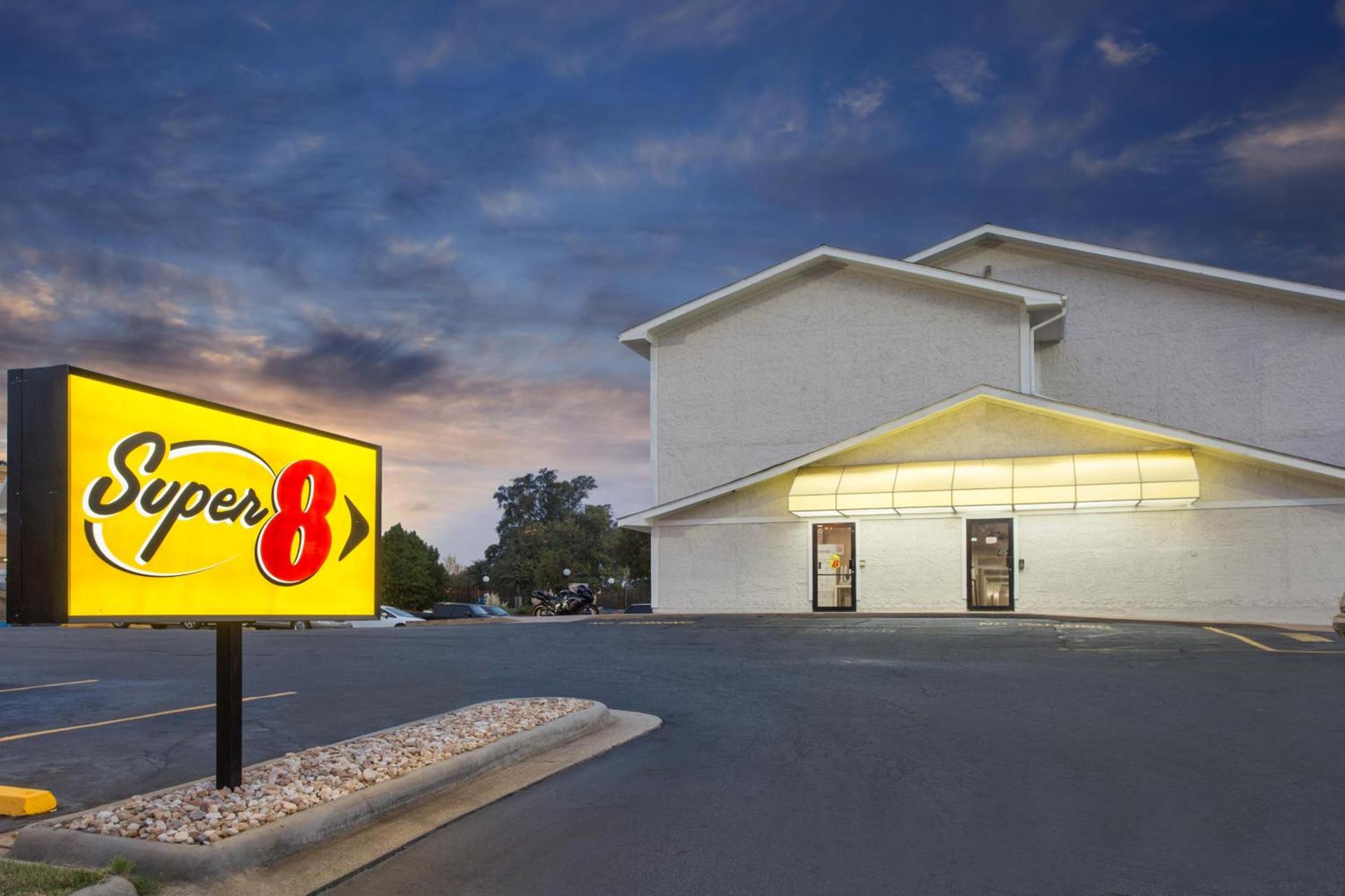 Super 8 by Wyndham Columbus Airport photo 27