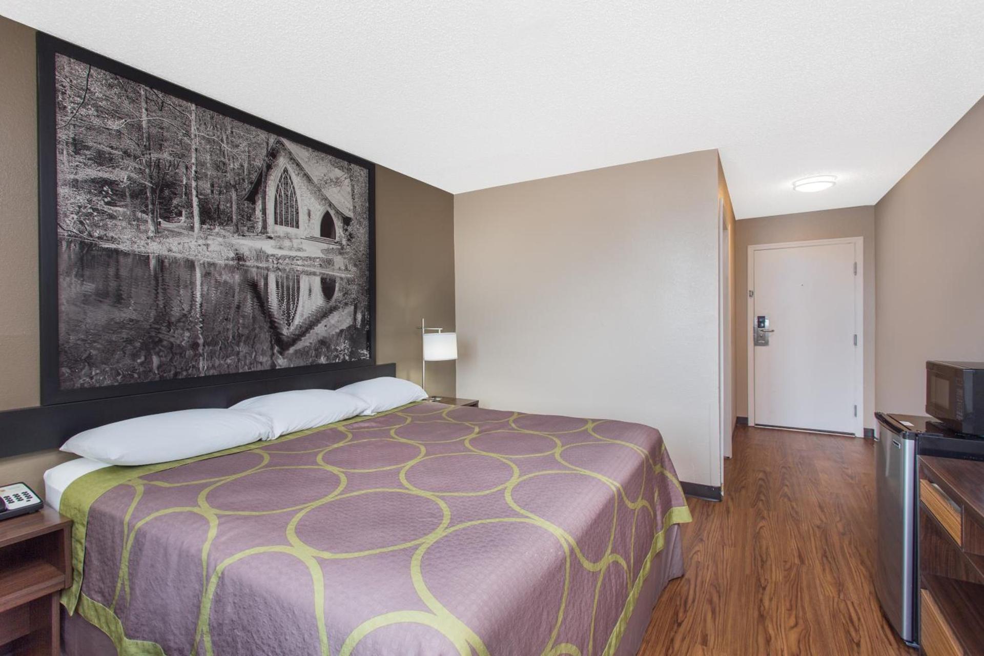 Super 8 by Wyndham Columbus Airport photo 31