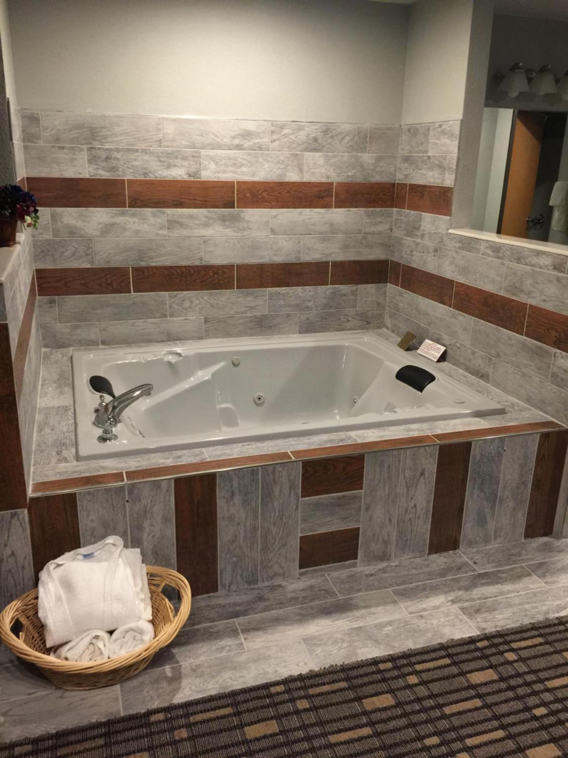 Baymont by Wyndham Pella photo 19