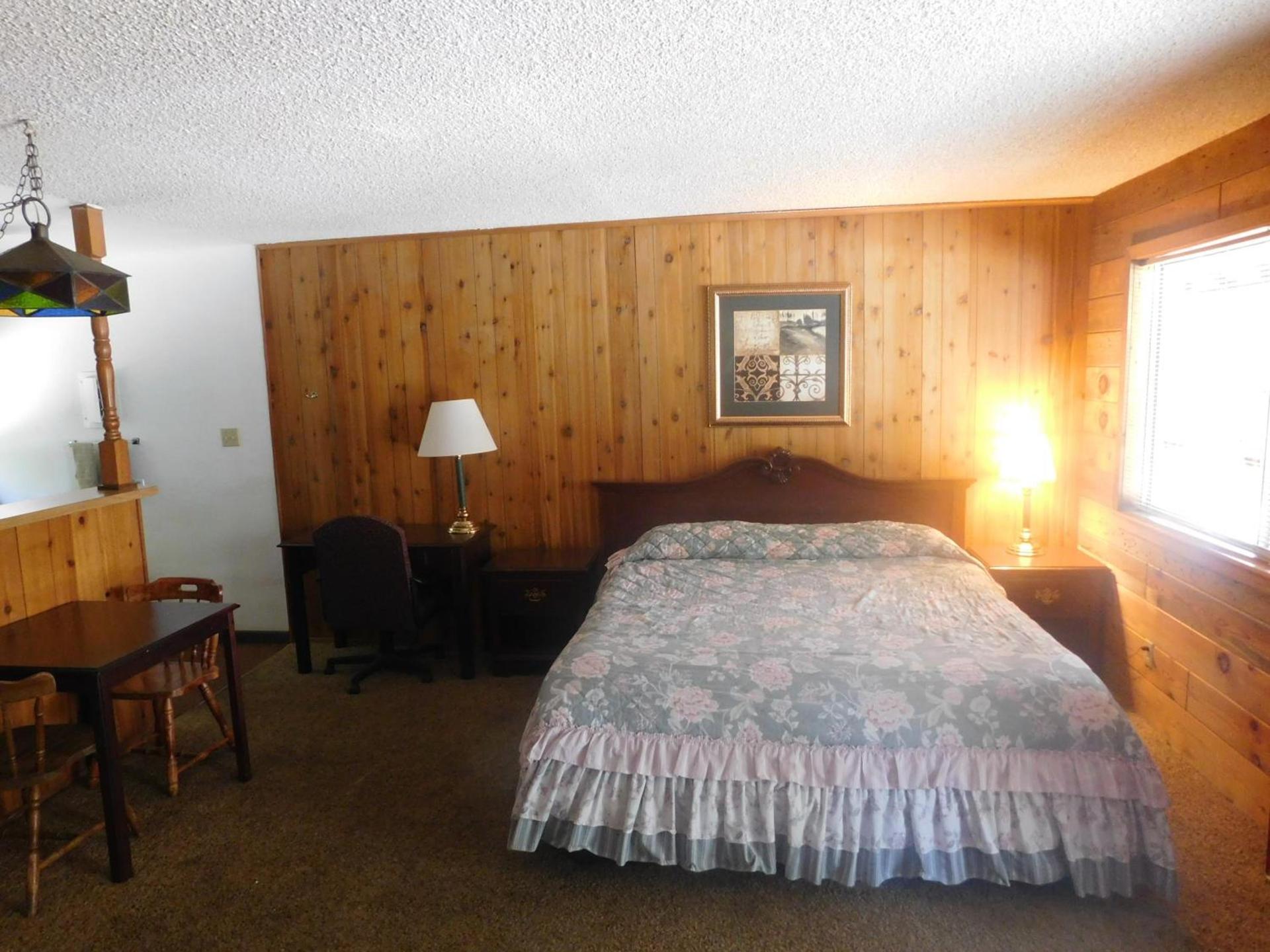 The Tamarack Lodge photo 11