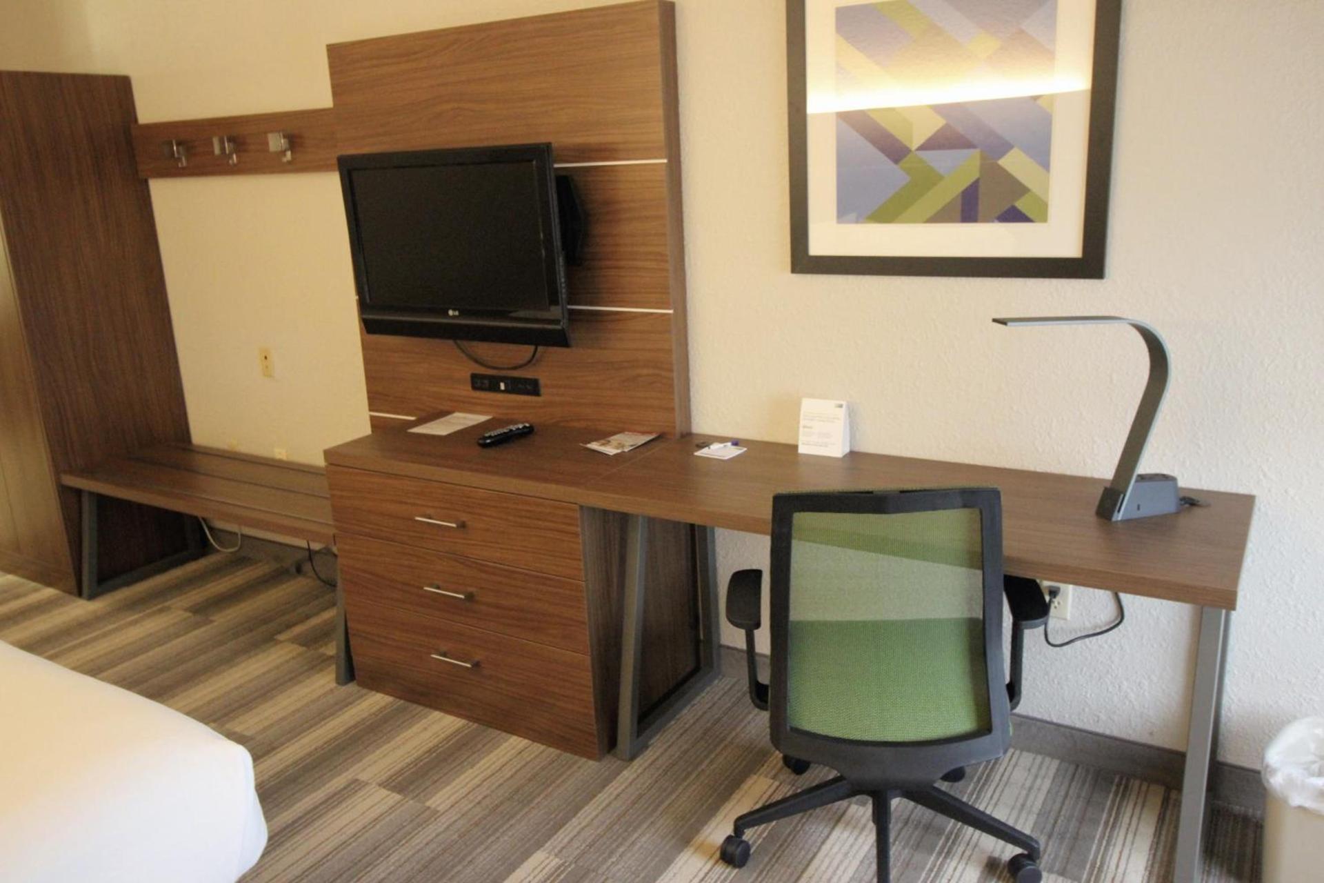 Holiday Inn Express & Suites Houston - Memorial Park Area by IHG photo 6
