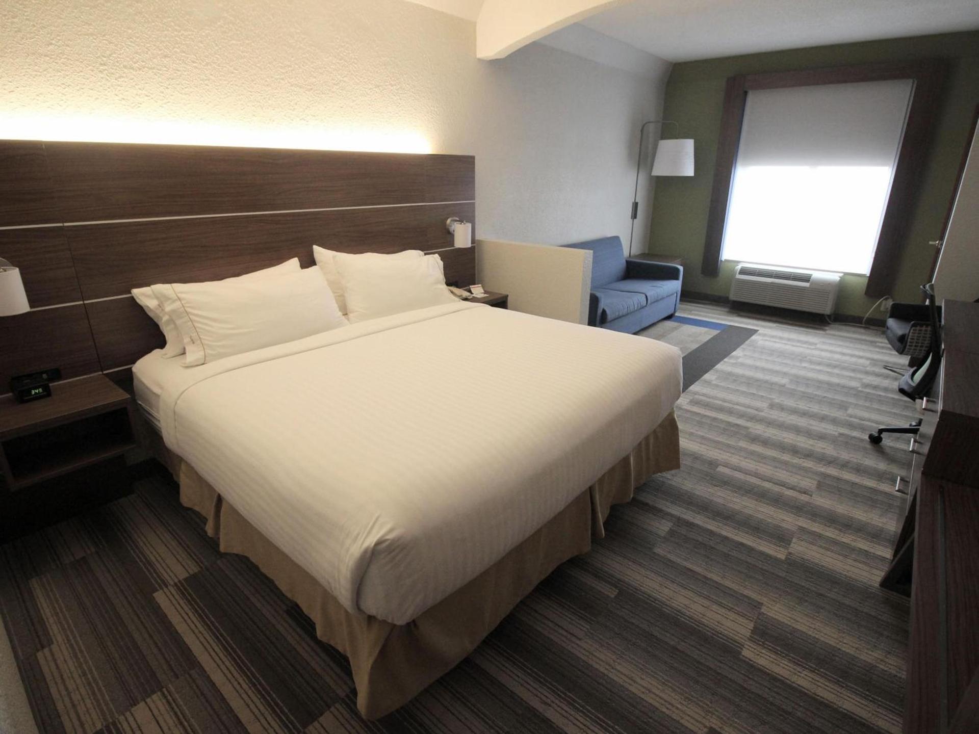 Holiday Inn Express & Suites Houston - Memorial Park Area by IHG photo 5