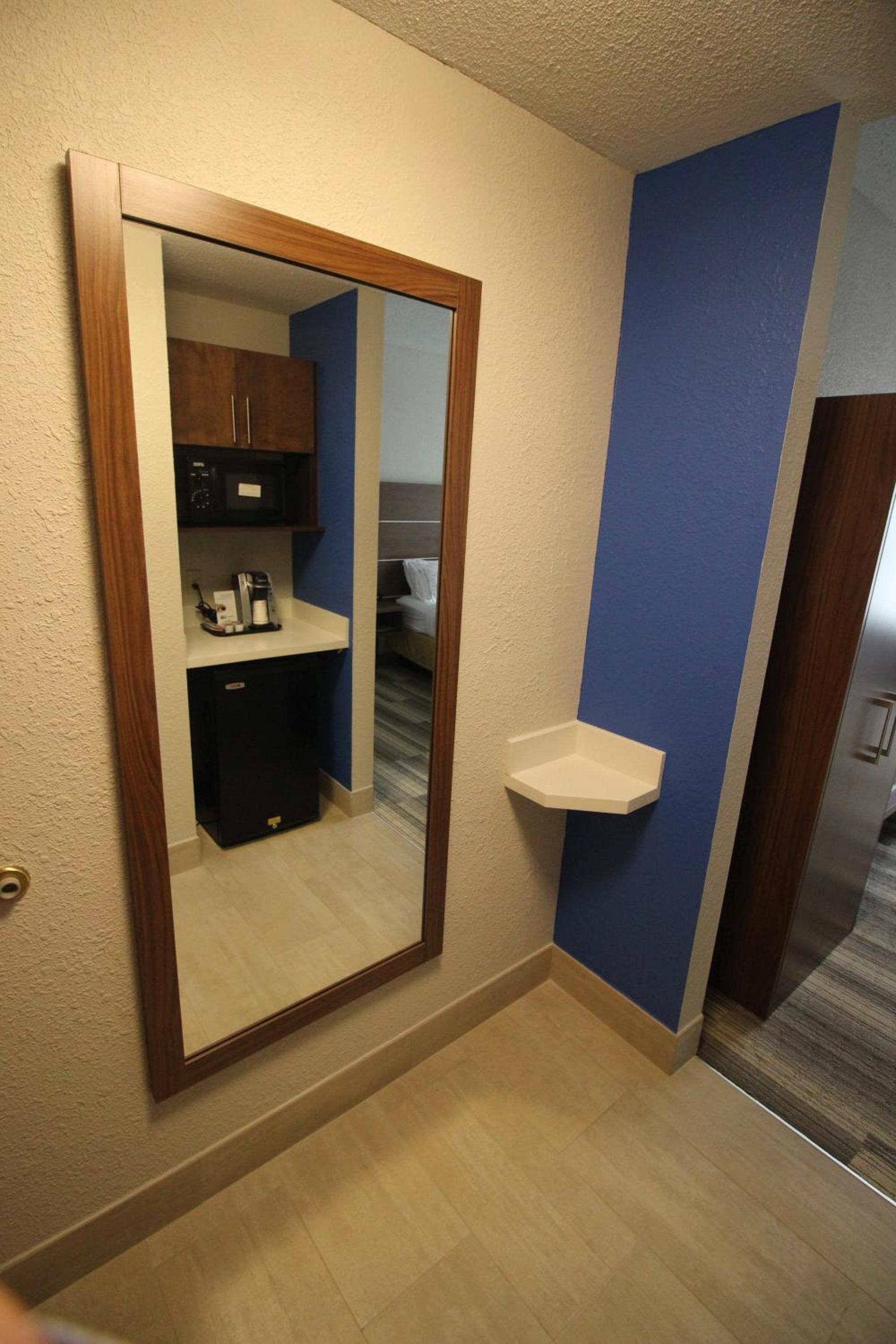 Holiday Inn Express & Suites Houston - Memorial Park Area by IHG photo 2
