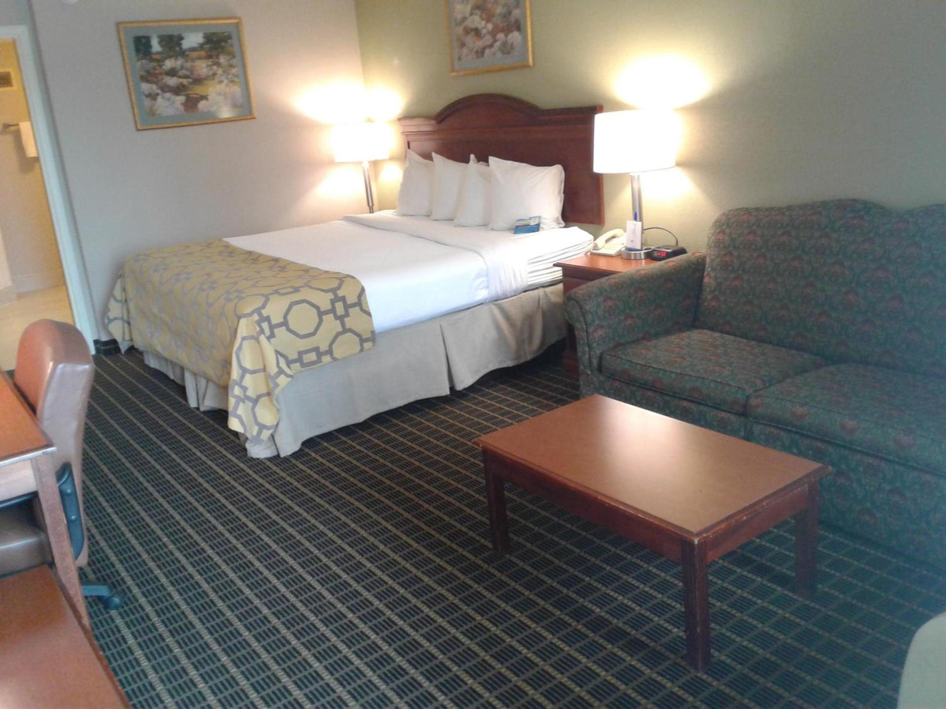 Baymont by Wyndham Clarksville Northeast photo 18