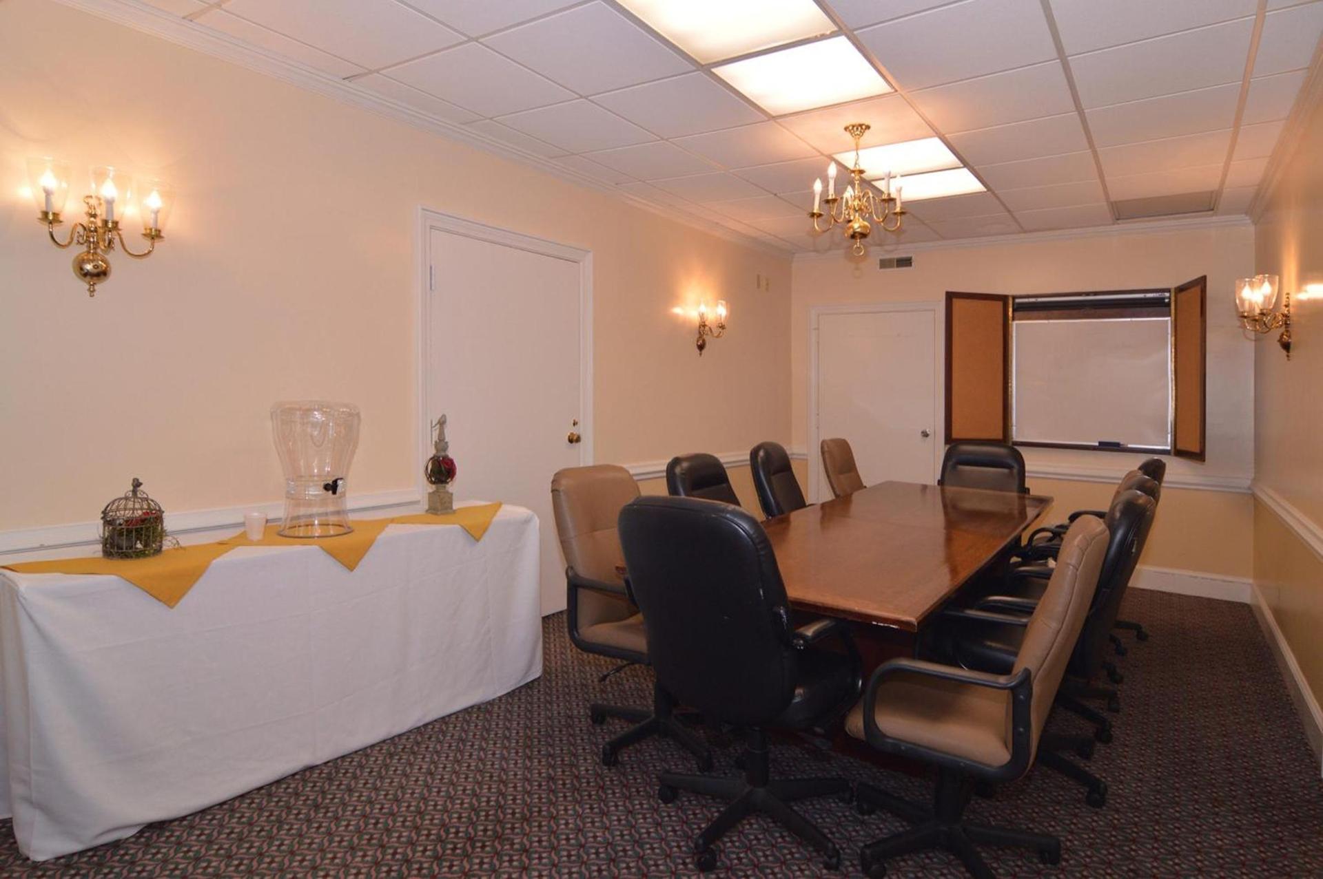 Ramada by Wyndham Seekonk Providence Area photo 29
