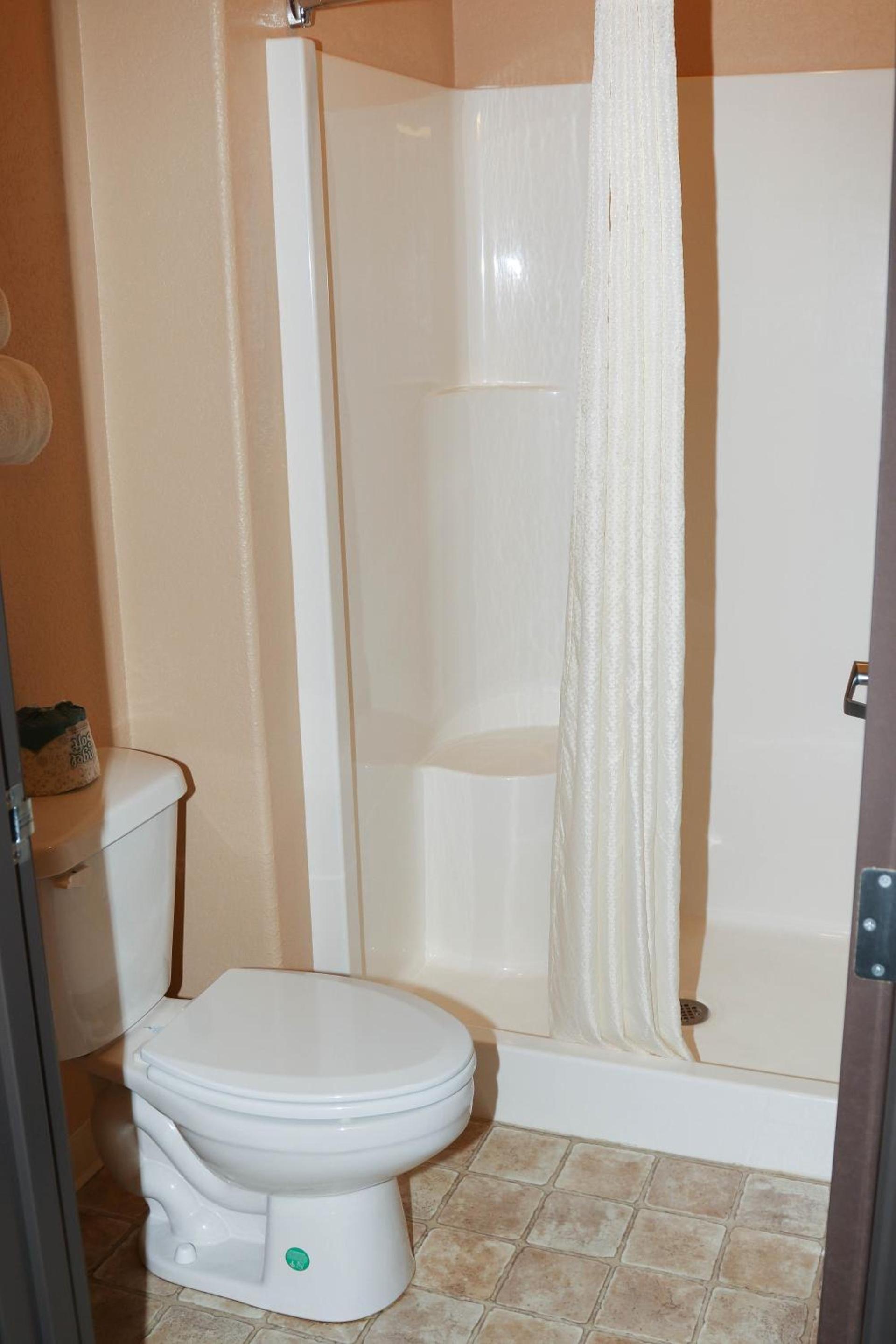 Travelodge by Wyndham Gillette photo 18