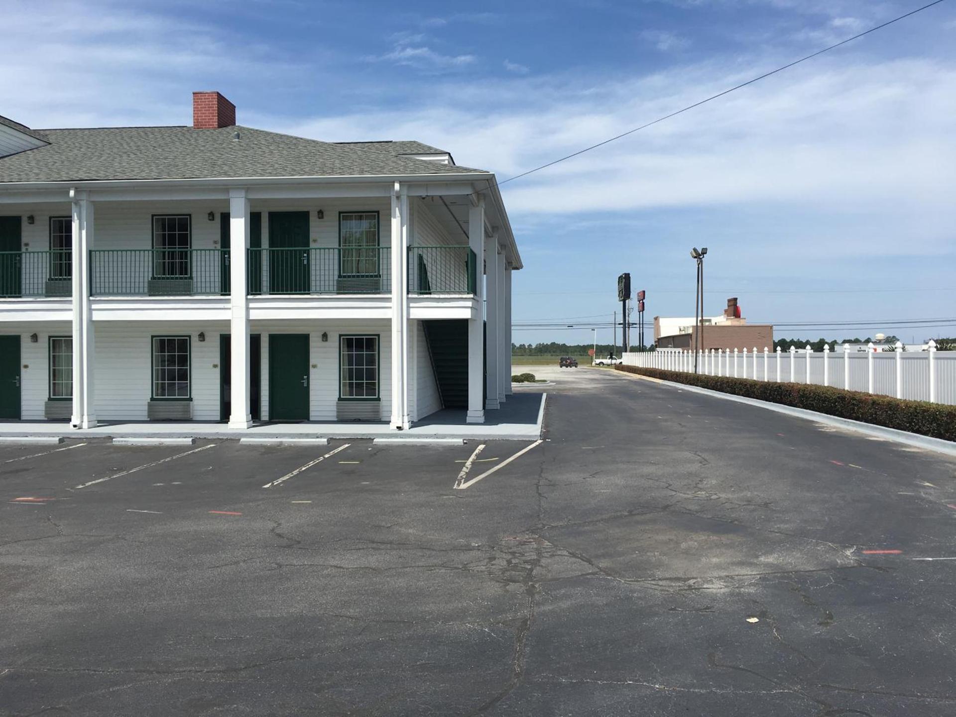 Jameson Inn Douglas photo 12