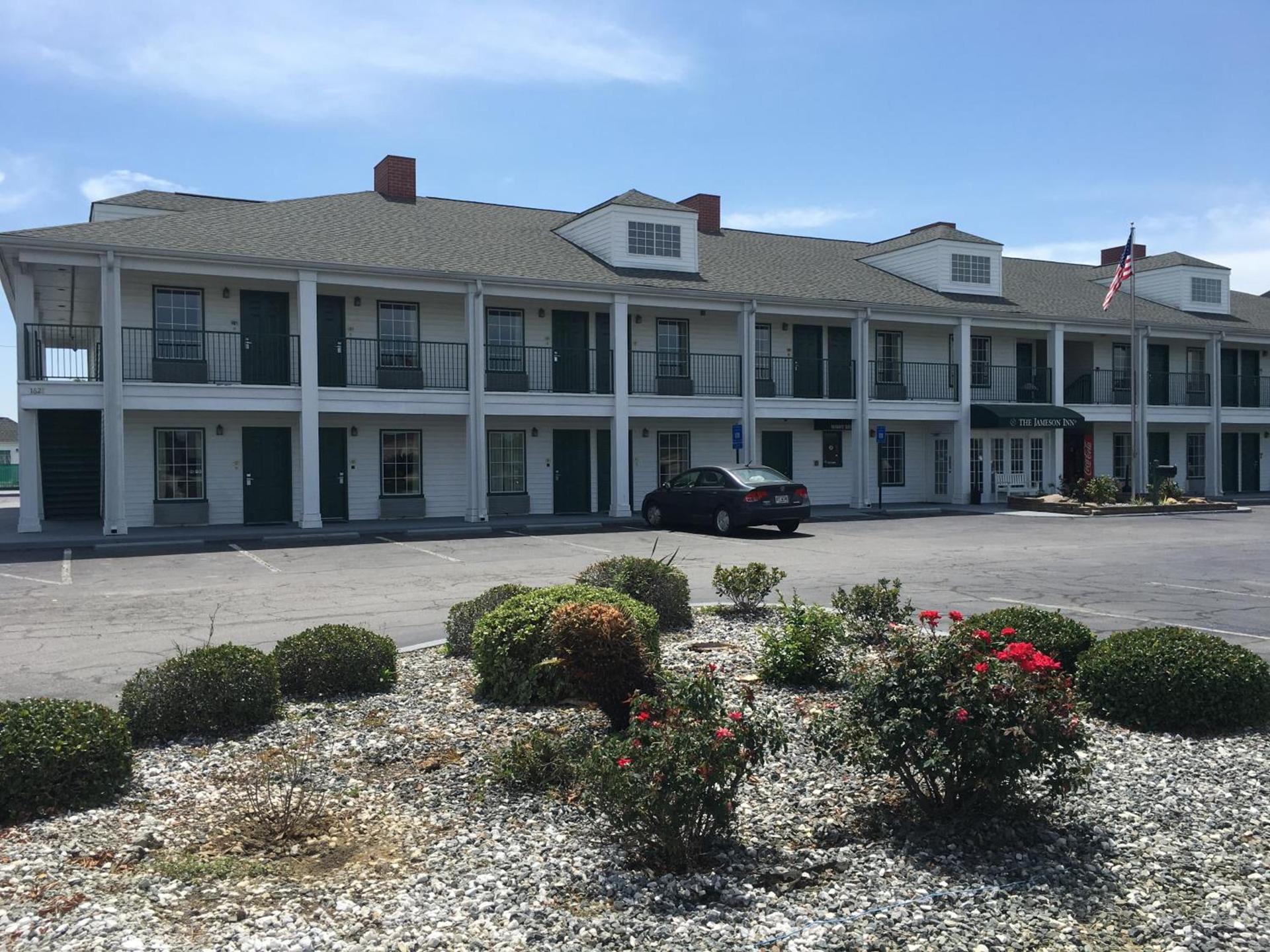 Jameson Inn Douglas photo 14