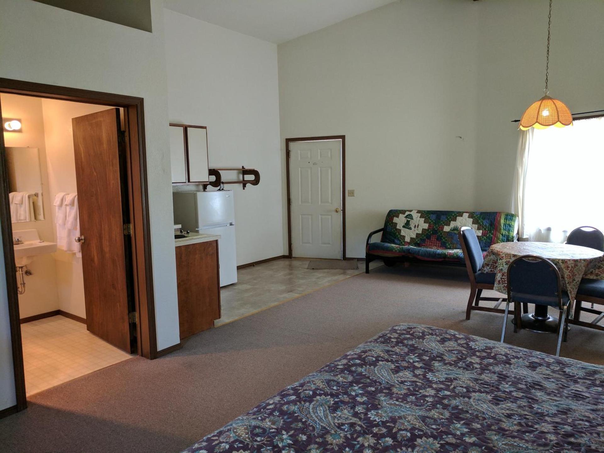 Rock Creek Mercantile & Motel photo 18