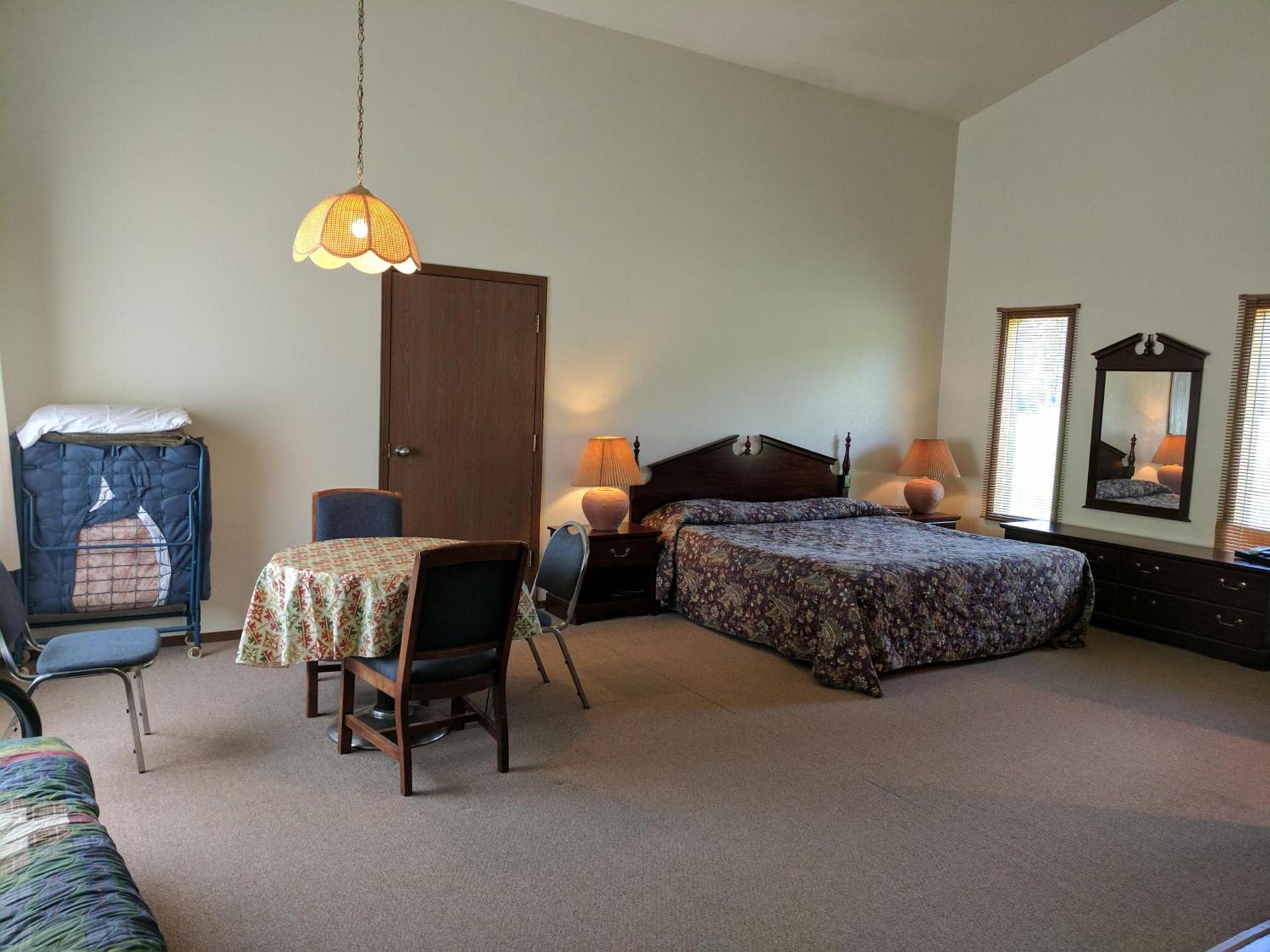 Rock Creek Mercantile & Motel photo 13