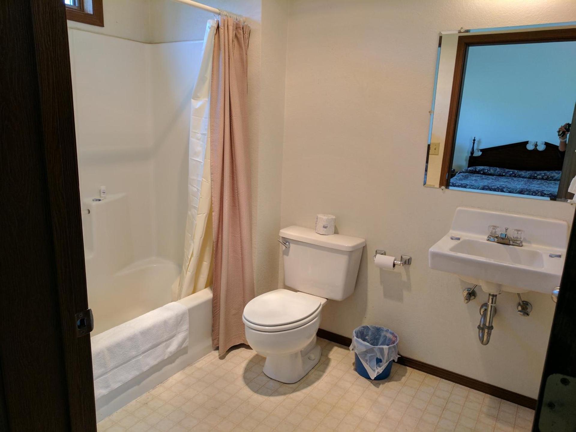 Rock Creek Mercantile & Motel photo 8