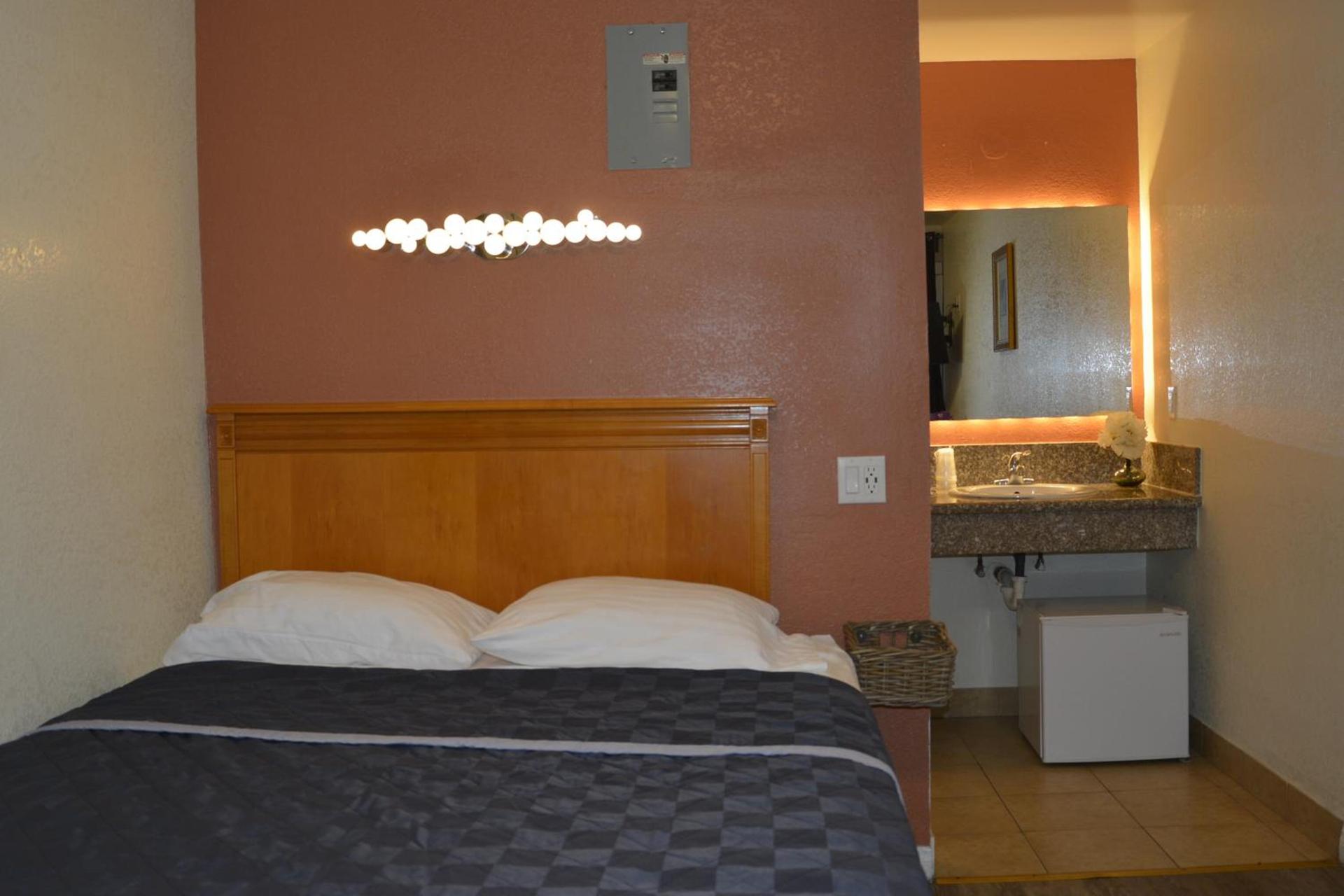 Lincoln Park Motel photo 13