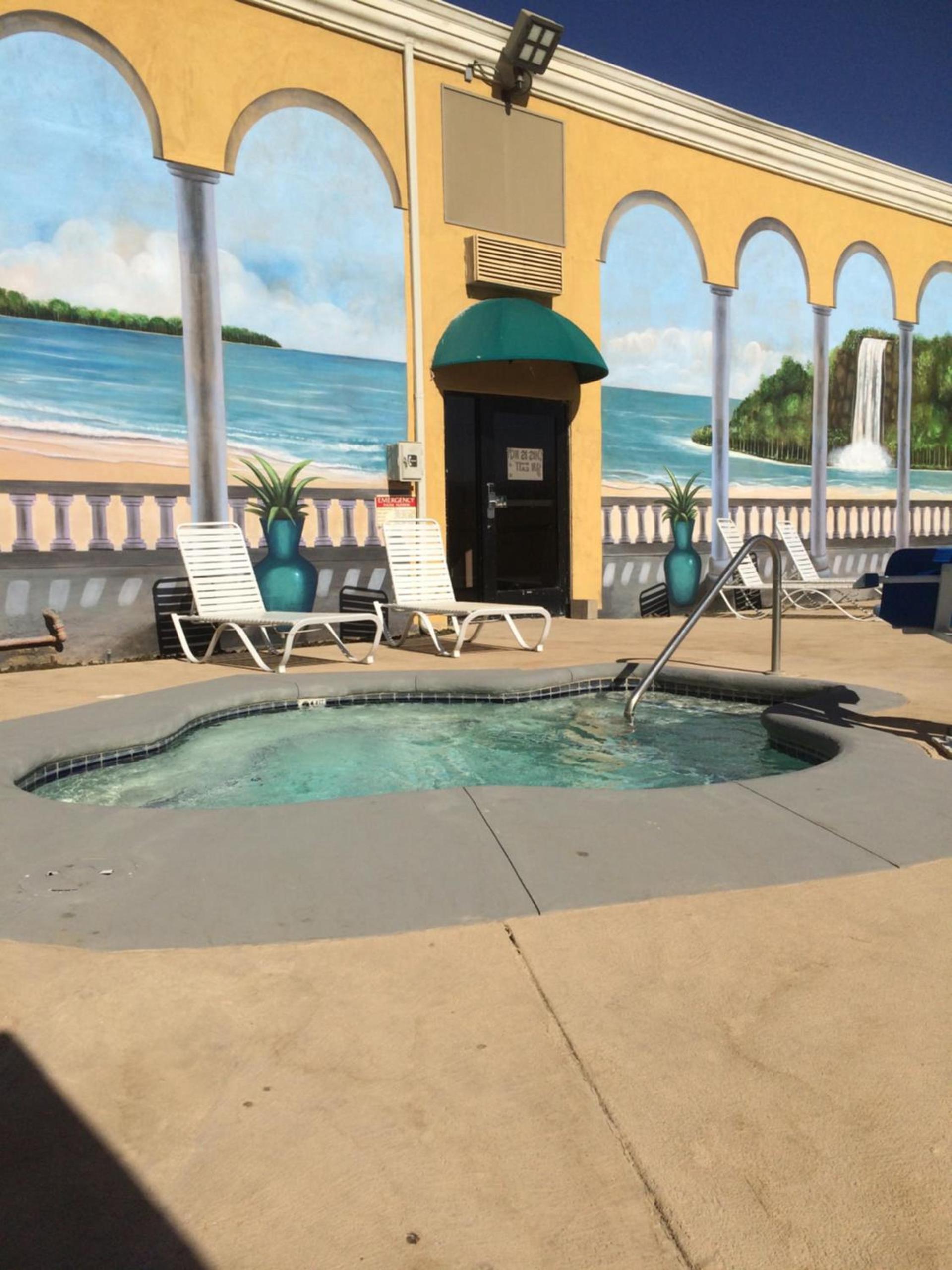 Days Inn by Wyndham Indio photo 19