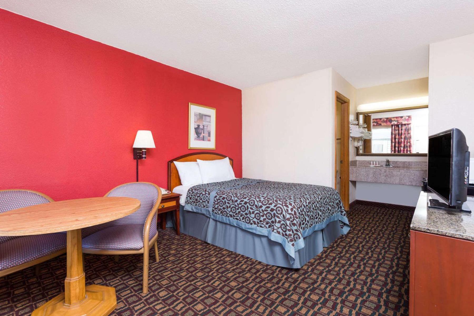 Days Inn by Wyndham Augusta Wheeler Road photo 36