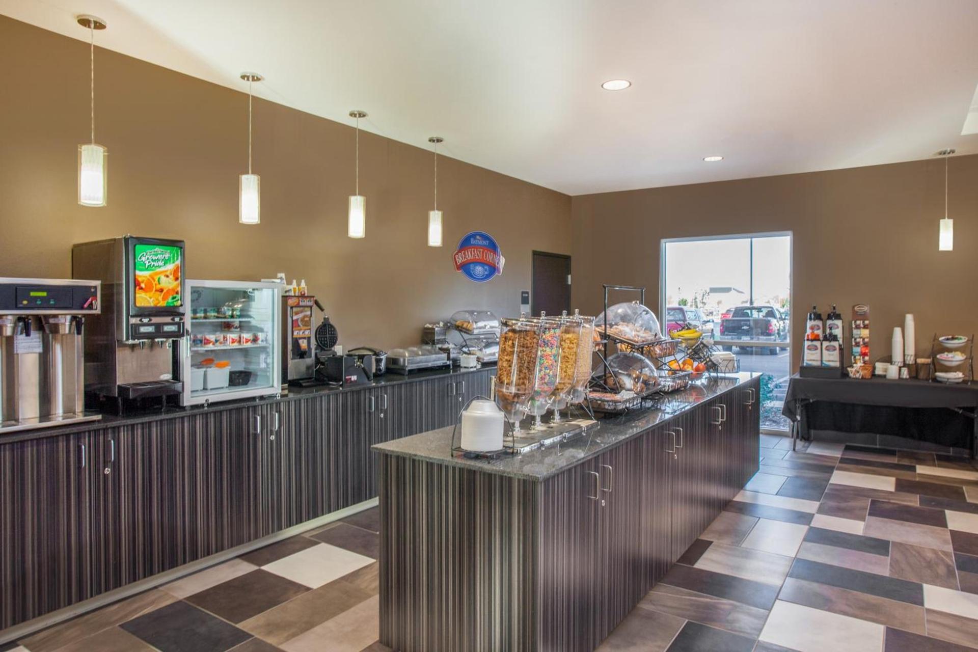 Baymont by Wyndham Grand Forks photo 21