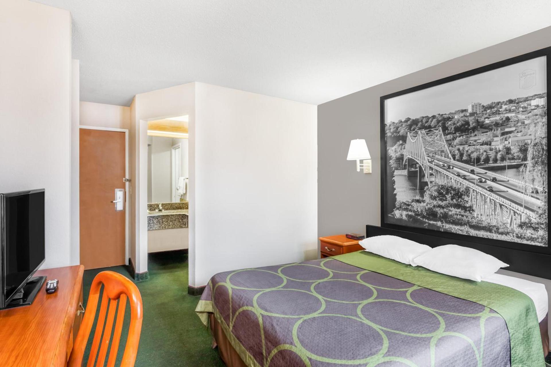 Super 8 by Wyndham Athens photo 20