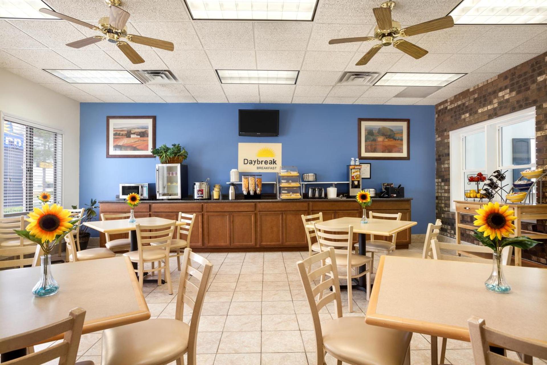 Days Inn by Wyndham Oglesby/ Starved Rock photo 16