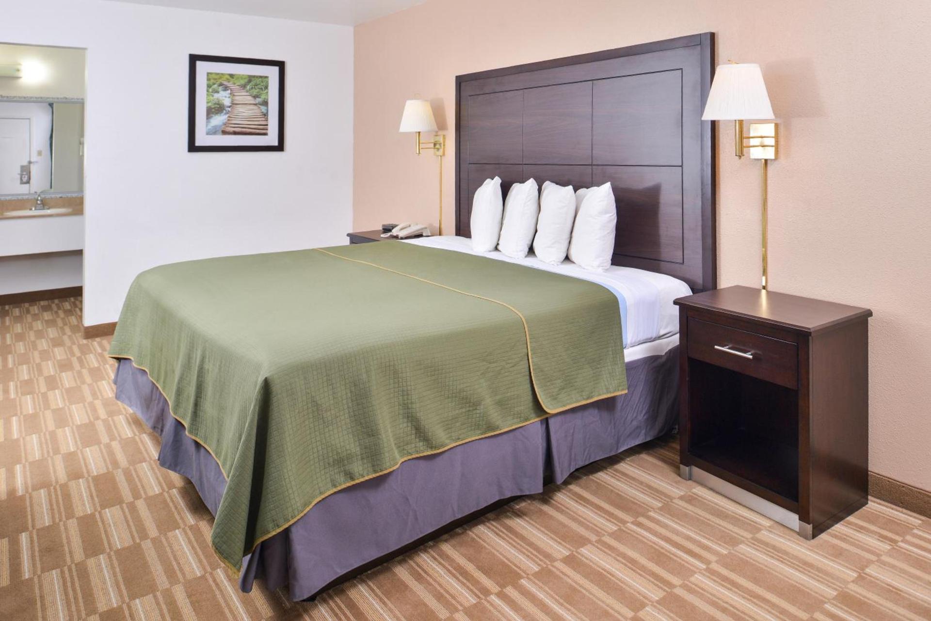 Americas Best Value Inn Clute photo 4