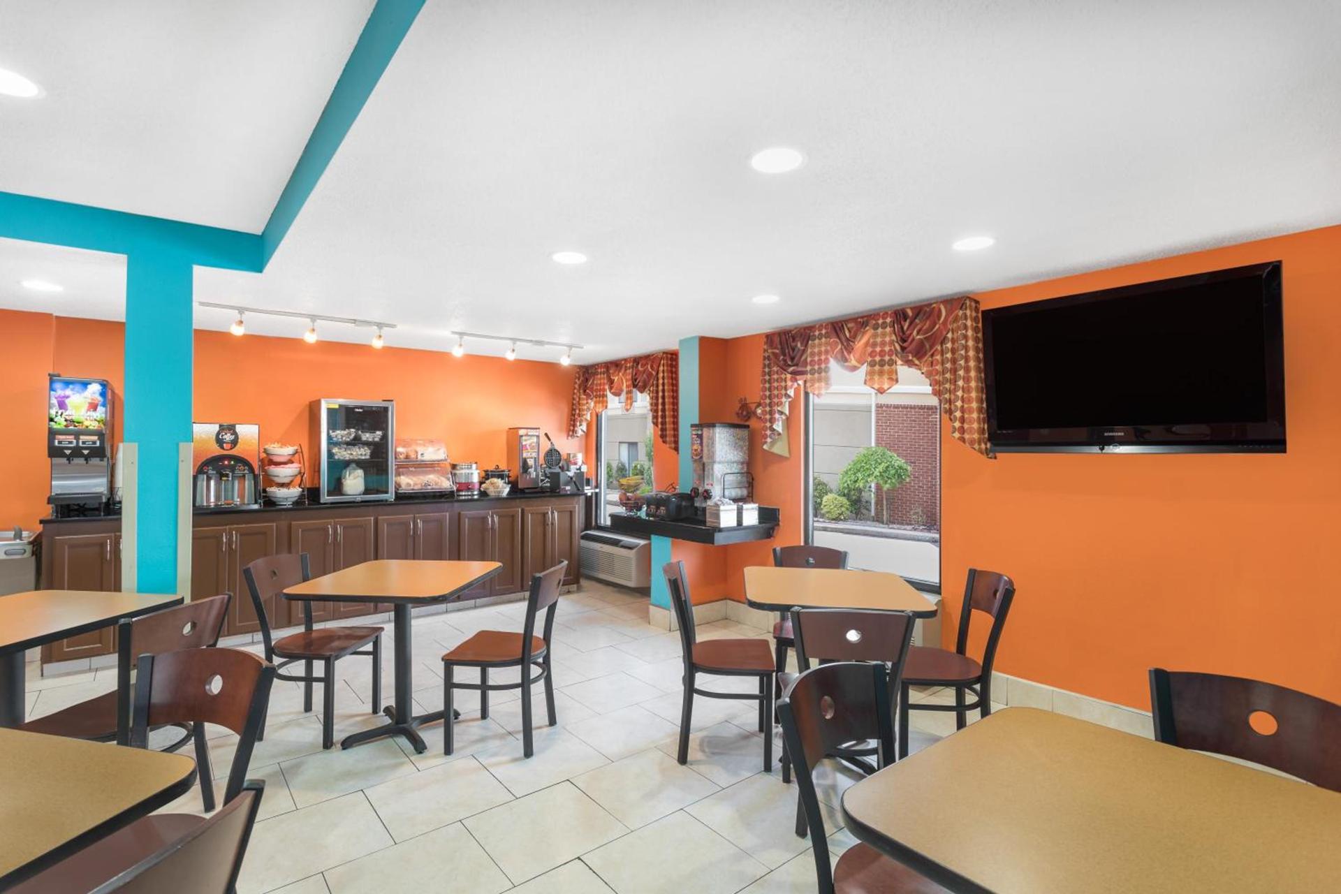 Howard Johnson by Wyndham Chattanooga Lookout Mountain I-24 photo 32