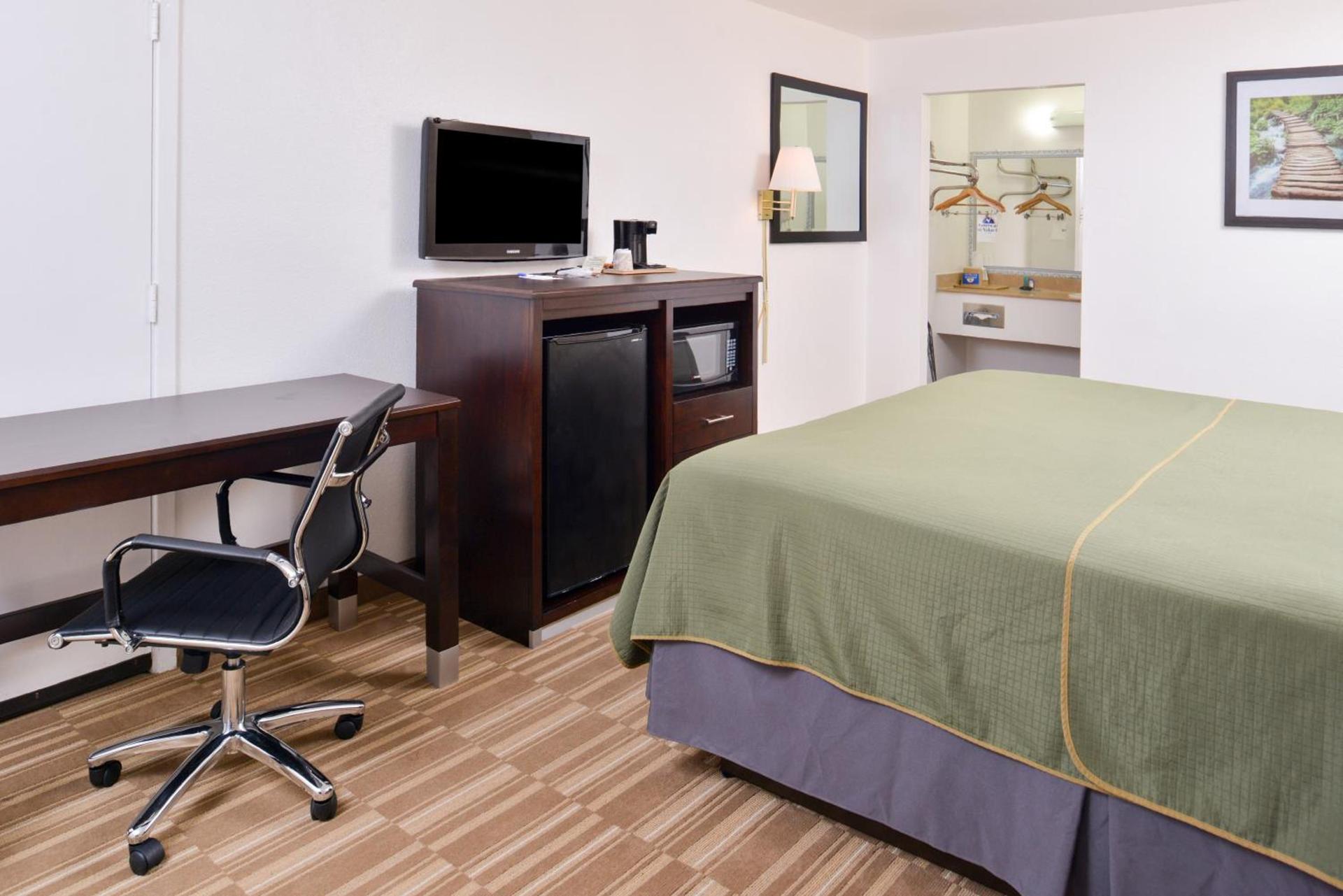 Americas Best Value Inn Clute photo 2
