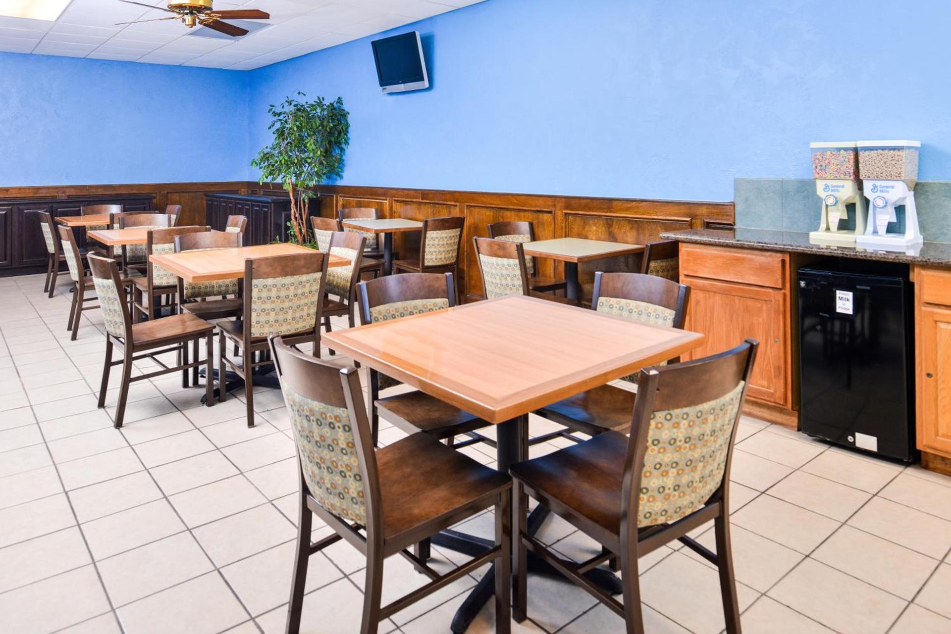 Americas Best Value Inn Clute photo 16