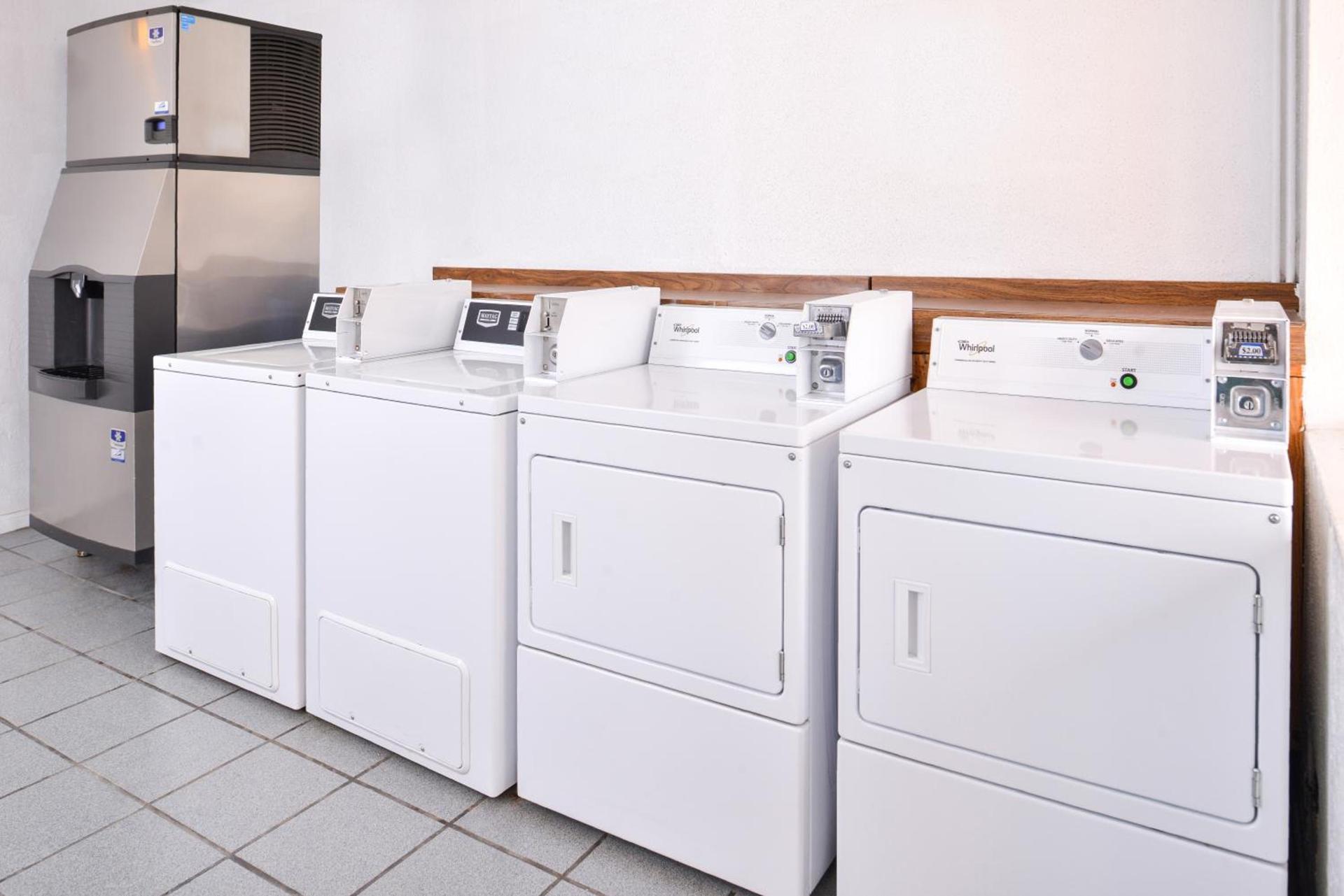Americas Best Value Inn Clute photo 17